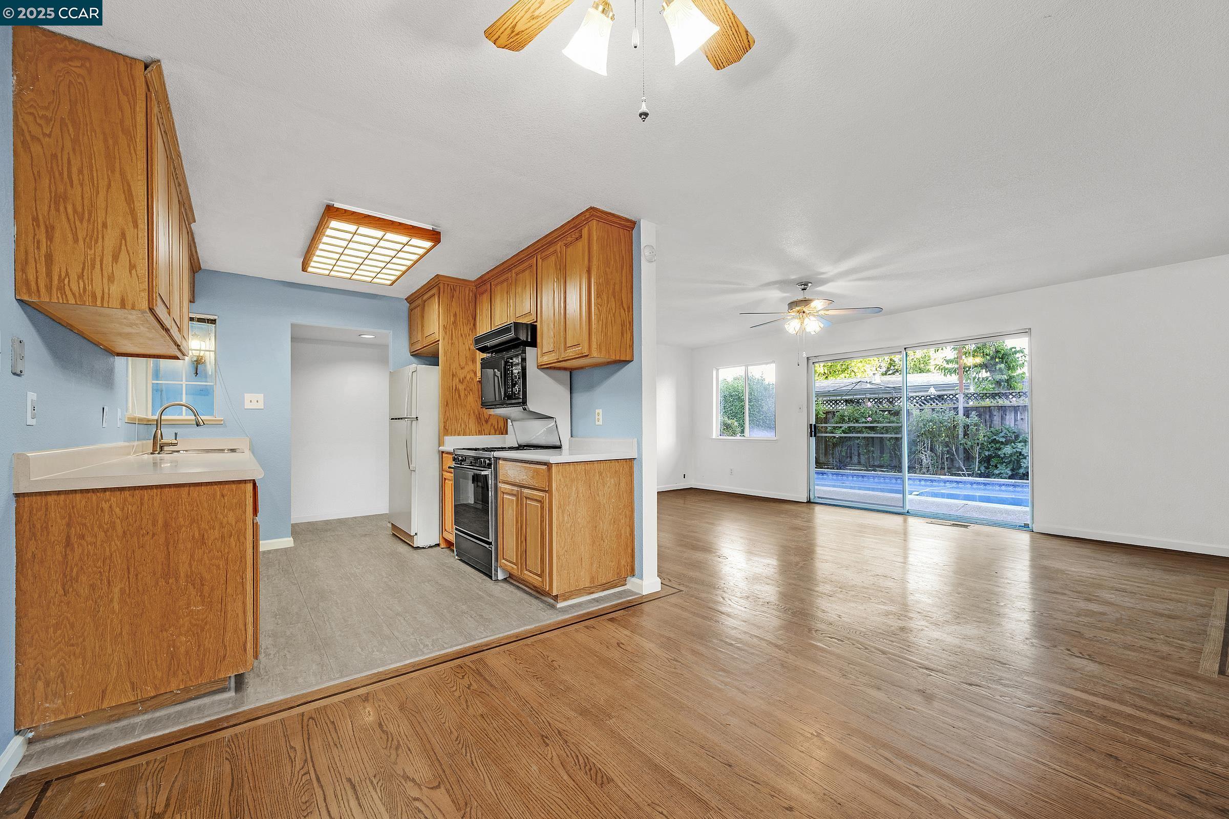 Concord, California, 94520, United States, 3 Bedrooms Bedrooms, ,2 BathroomsBathrooms,Residential,For Sale,1988919