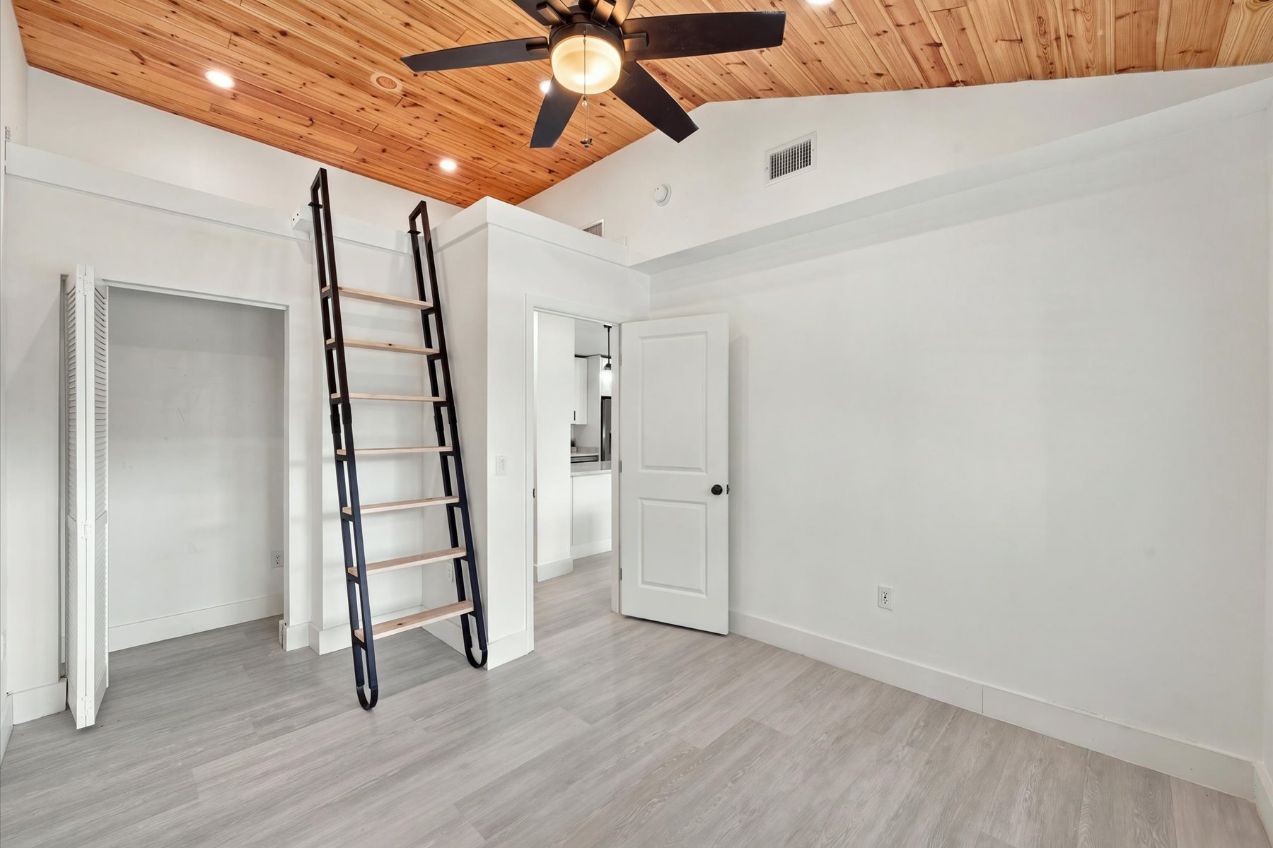 446 Coral Drive, Melbourne, FL, 32935 - 物件實景