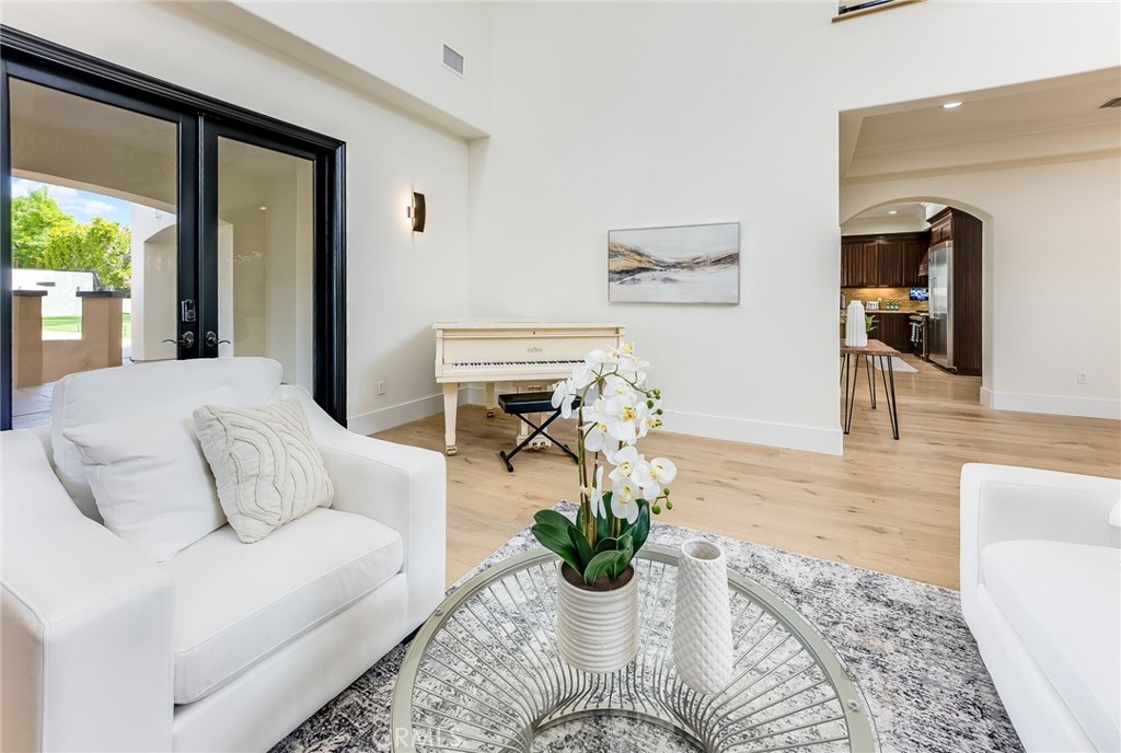 Woodland Hills, California, 91367, United States, 5 Bedrooms Bedrooms, ,6 BathroomsBathrooms,Residential,For Sale,1861197