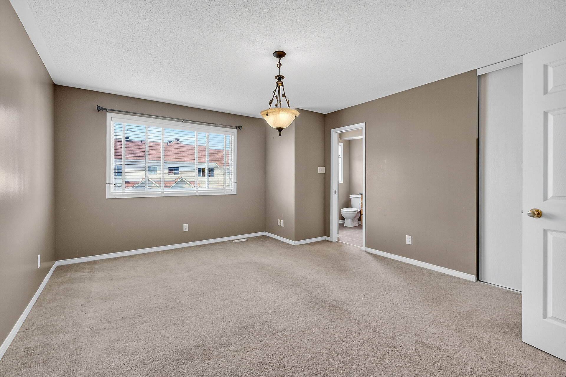 Ottawa, Ontario, K2W1E1, CA, 3 Bedrooms Bedrooms, ,3 BathroomsBathrooms,Residential,For Sale,1995671