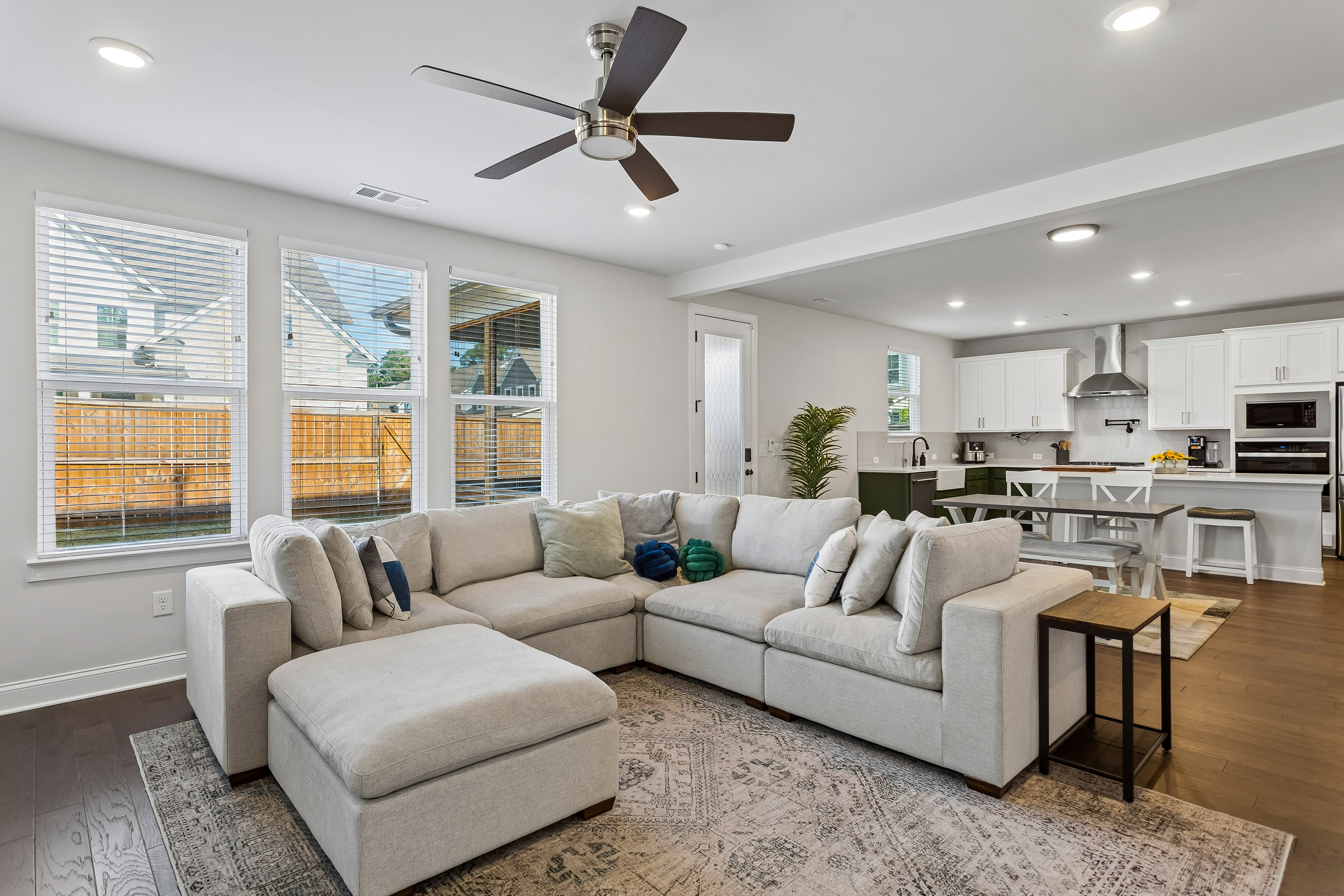  Stunning Home on Desirable Corner Lot in Beautiful New Gated Community - 物件實景