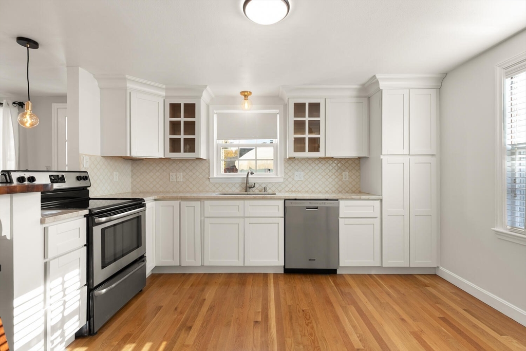 Norwood, Massachusetts, 02062, United States, 3 Bedrooms Bedrooms, ,1 BathroomBathrooms,Residential,For Sale,1987874