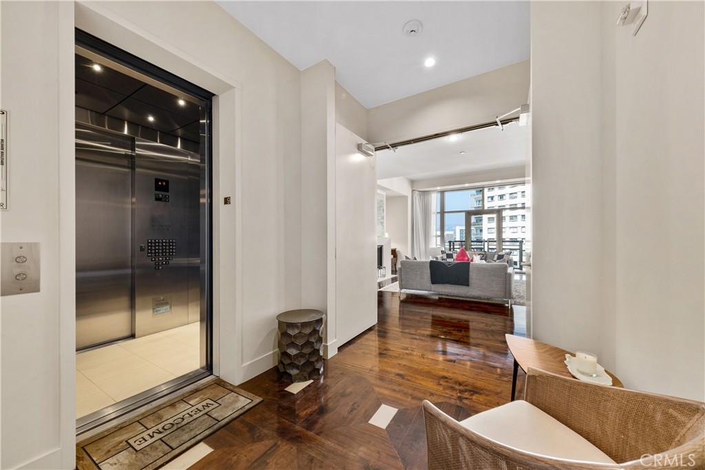 Los Angeles, California, 90024, United States, 2 Bedrooms Bedrooms, ,3 BathroomsBathrooms,Residential,For Sale,1829595