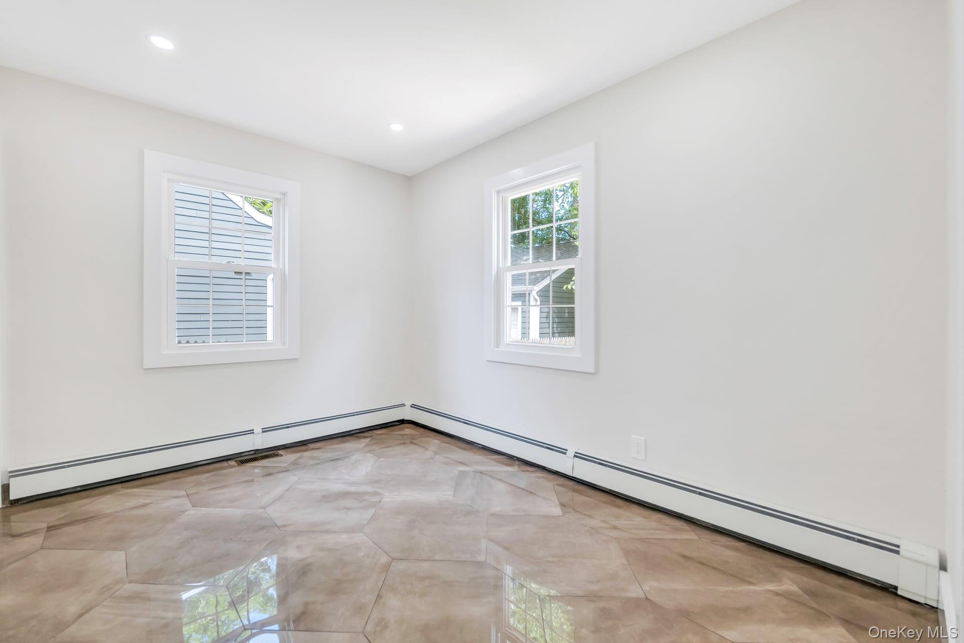 Port Washington, New York, 11050, United States, 3 Bedrooms Bedrooms, ,2 BathroomsBathrooms,Residential,For Sale,1882705