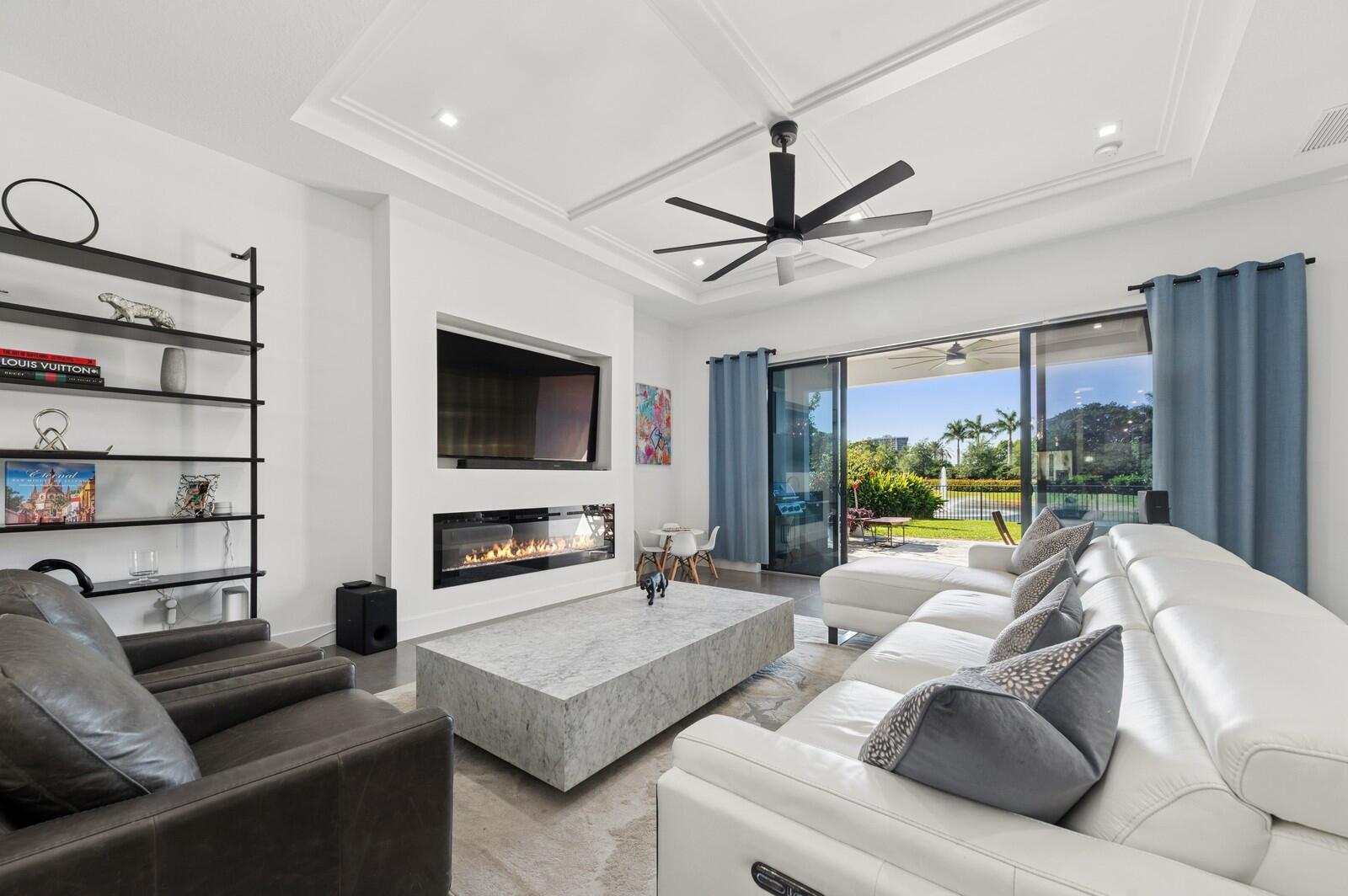 West Palm Beach, Florida, 33401, United States, 3 Bedrooms Bedrooms, ,4 BathroomsBathrooms,Residential,For Sale,1745907