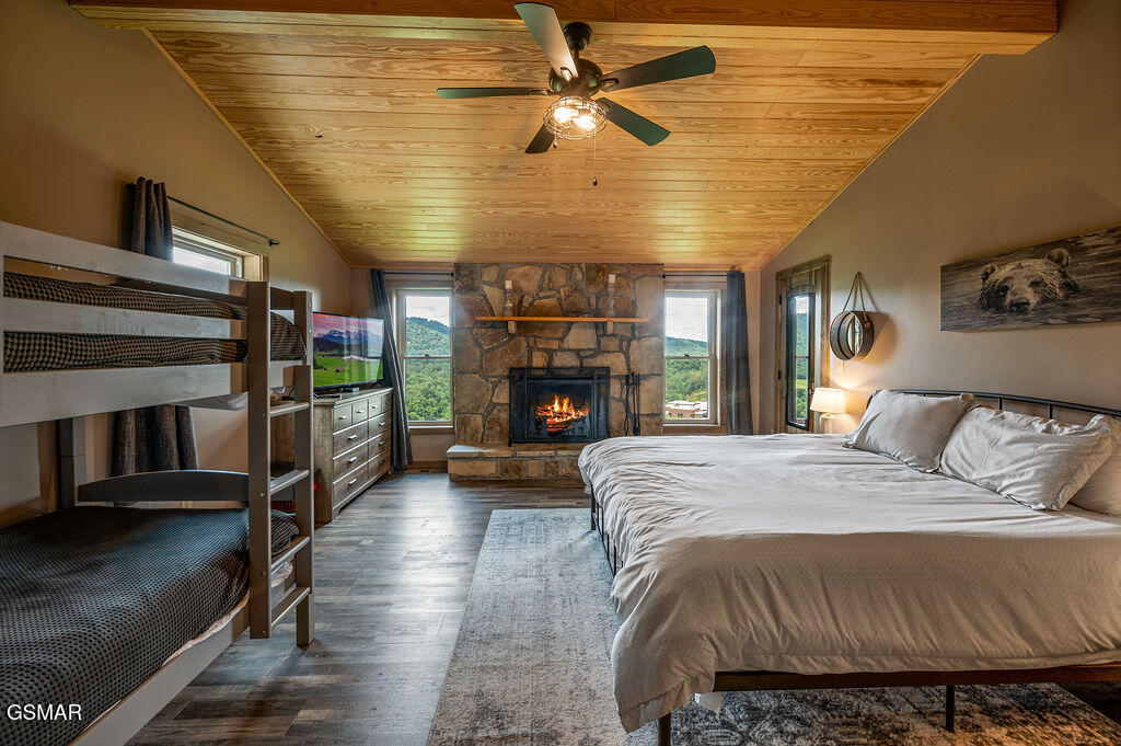 Sevierville, Tennessee, 37876, United States, 4 Bedrooms Bedrooms, ,6 BathroomsBathrooms,Residential,For Sale,2008845