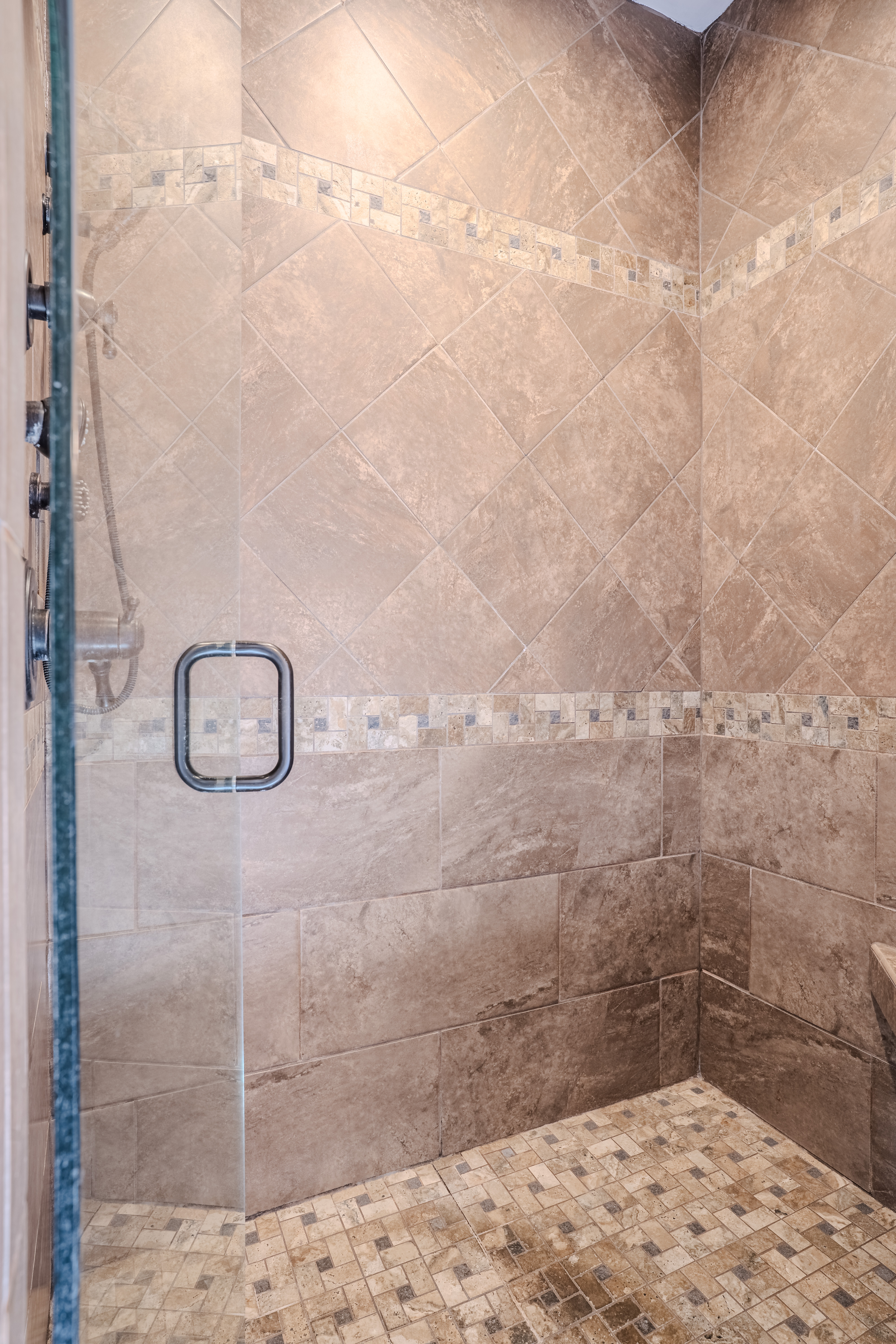 Frankfort, Kentucky, 40601, United States, 6 Bedrooms Bedrooms, ,3 BathroomsBathrooms,Residential,For Sale,2012095