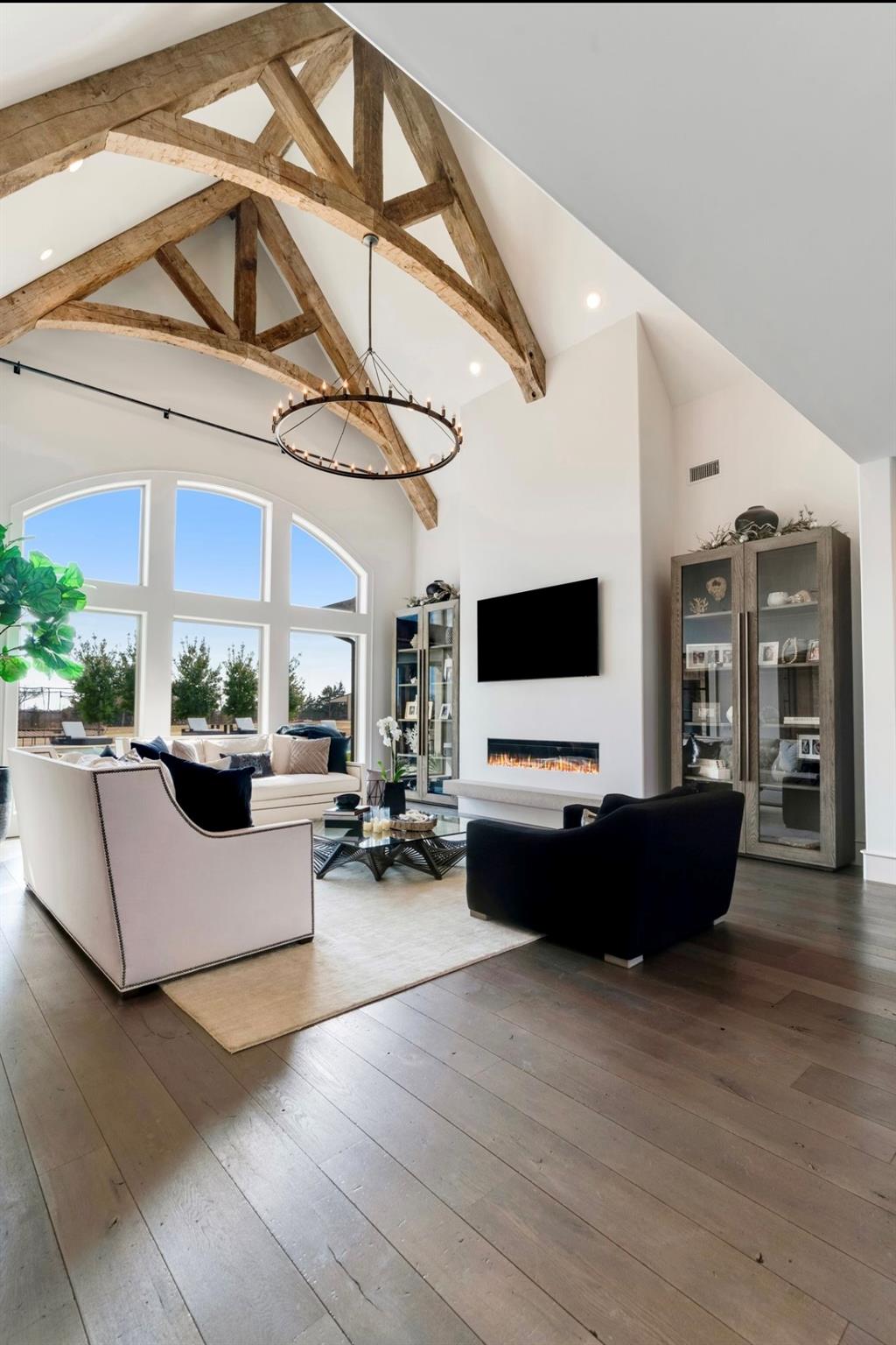 Paris, Texas, 75462, United States, 4 Bedrooms Bedrooms, ,5 BathroomsBathrooms,Residential,For Sale,1980536