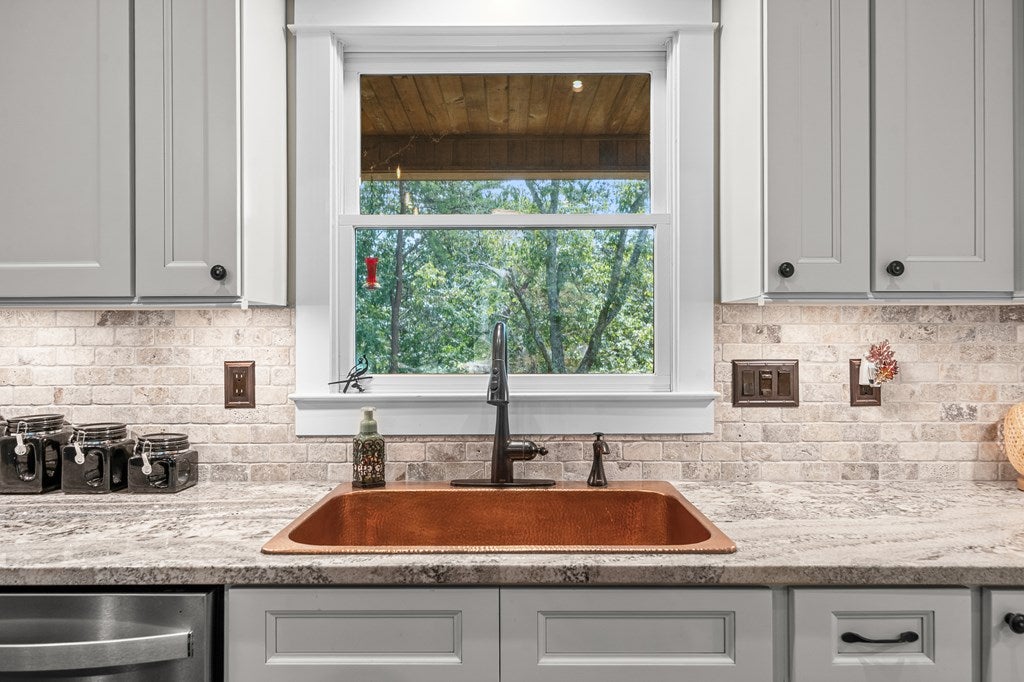 Talking Rock, Georgia, 30175, United States, 3 Bedrooms Bedrooms, ,2 BathroomsBathrooms,Residential,For Sale,1972069