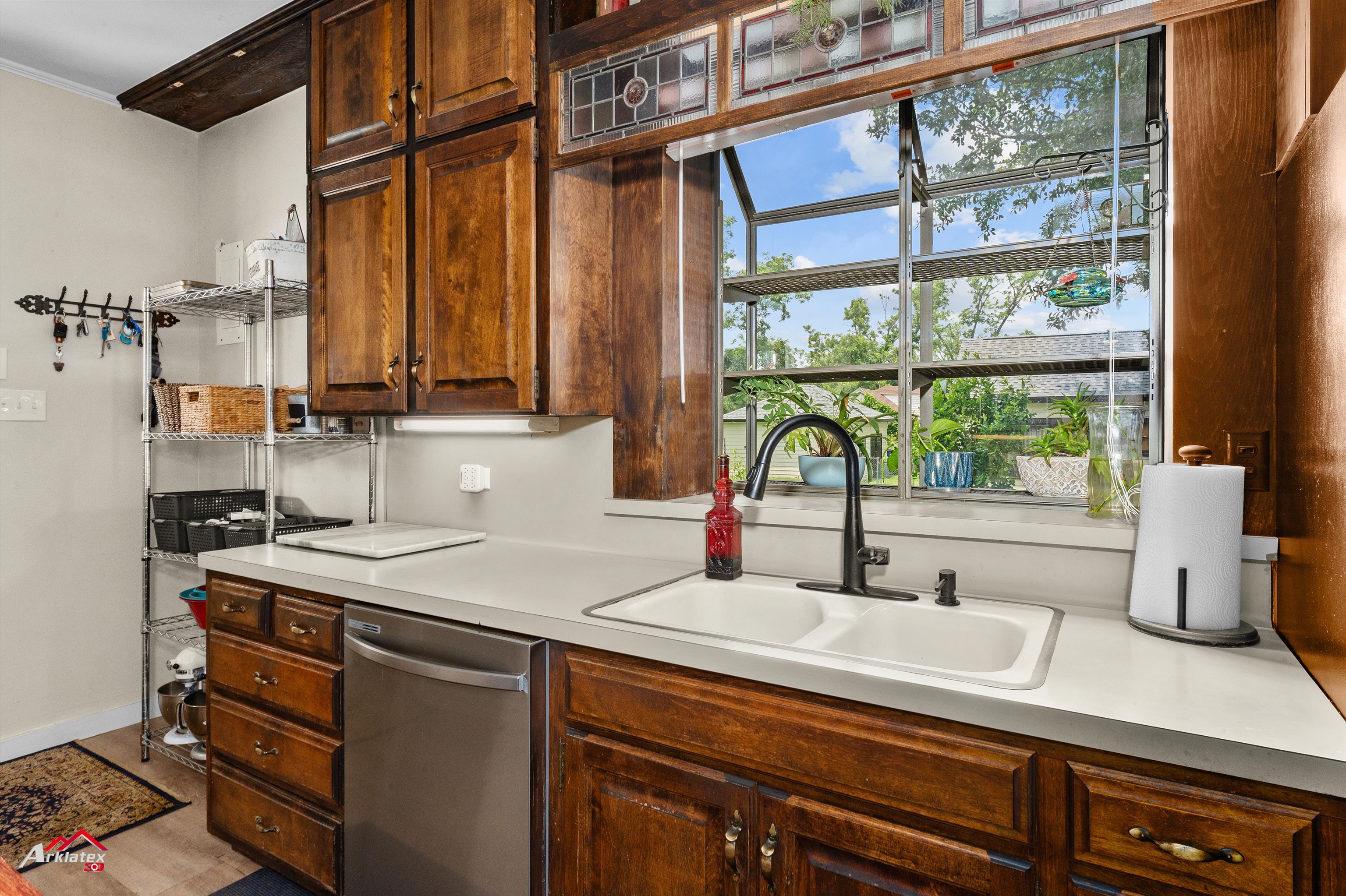 Henderson, Texas, 75654, United States, 3 Bedrooms Bedrooms, ,5 BathroomsBathrooms,Residential,For Sale,1930461