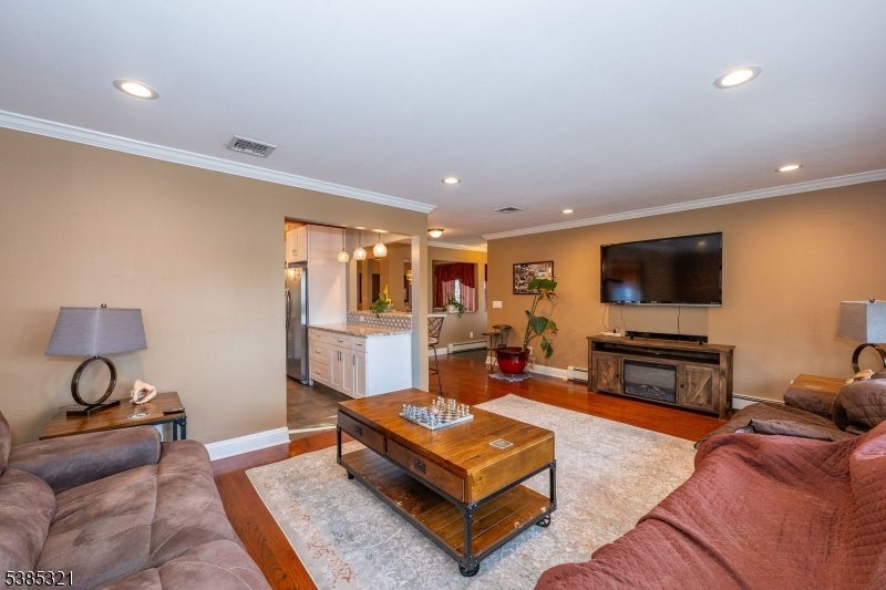 Paterson City, New Jersey, 07502, United States, 3 Bedrooms Bedrooms, ,3 BathroomsBathrooms,Residential,For Sale,1981357