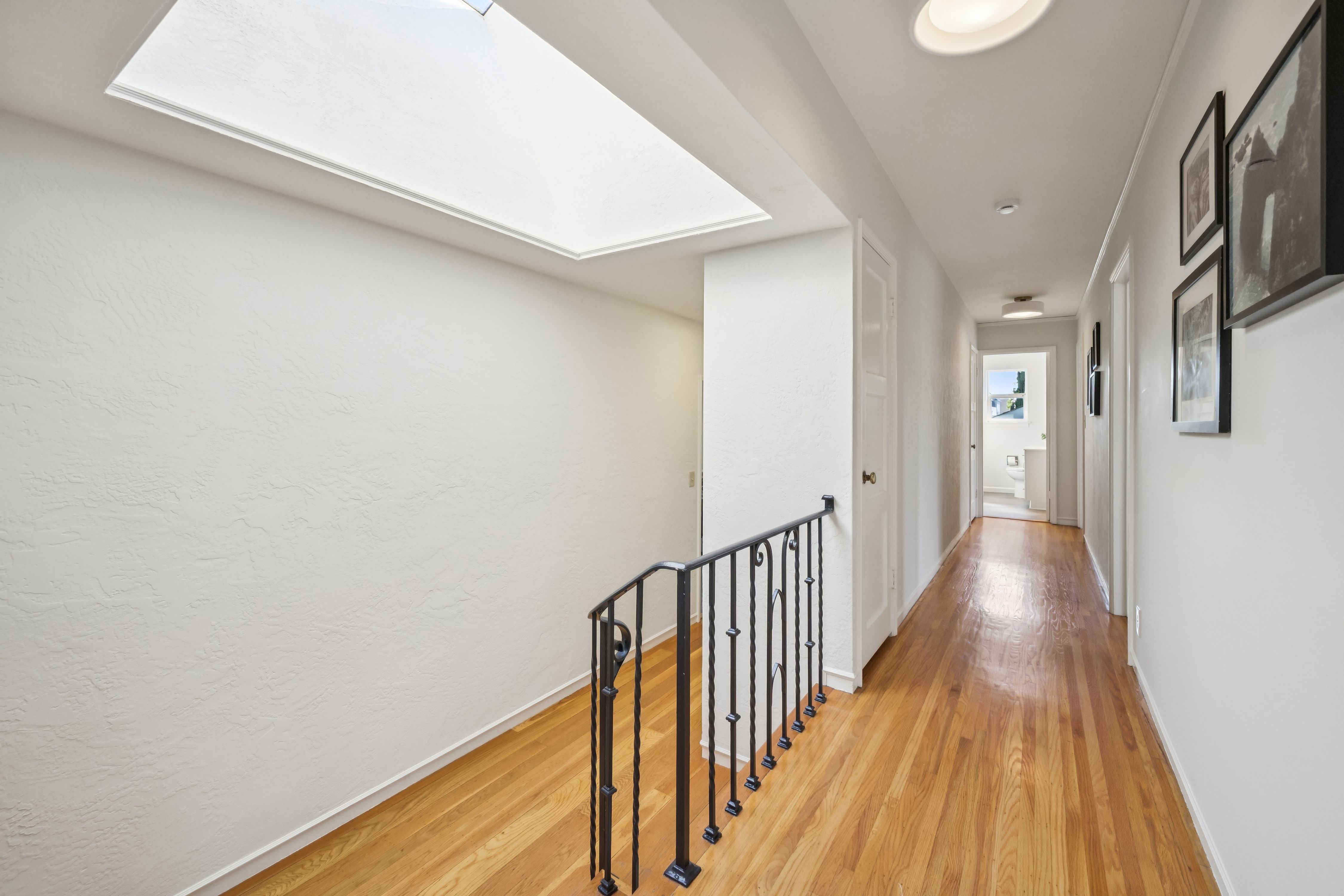  Spacious Corner-Lot Residence Offering Flexible Living Near Lake Merritt - 物件實景