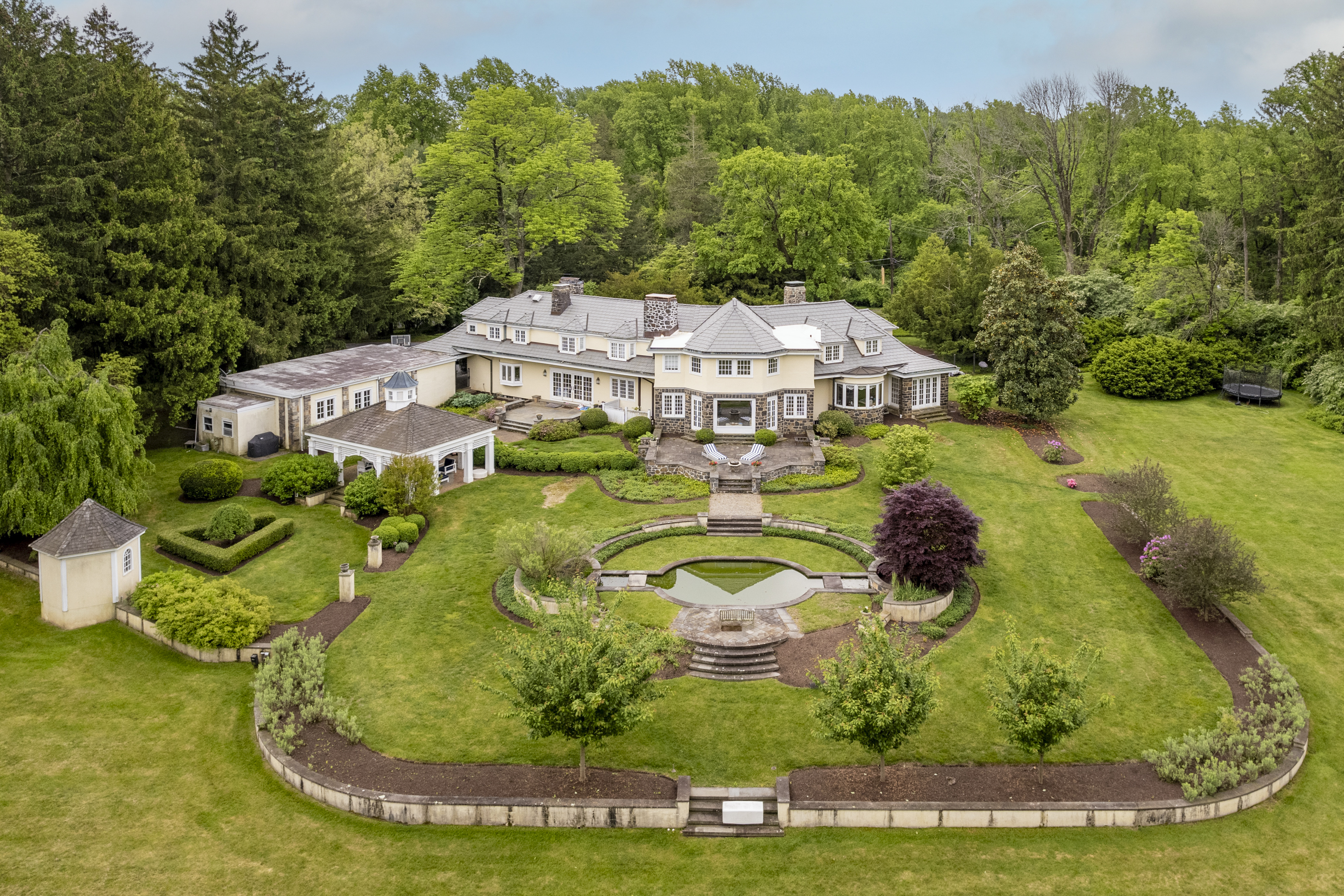  Sprawling Estate with a Rich History and Gorgeous Grounds - 物件實景