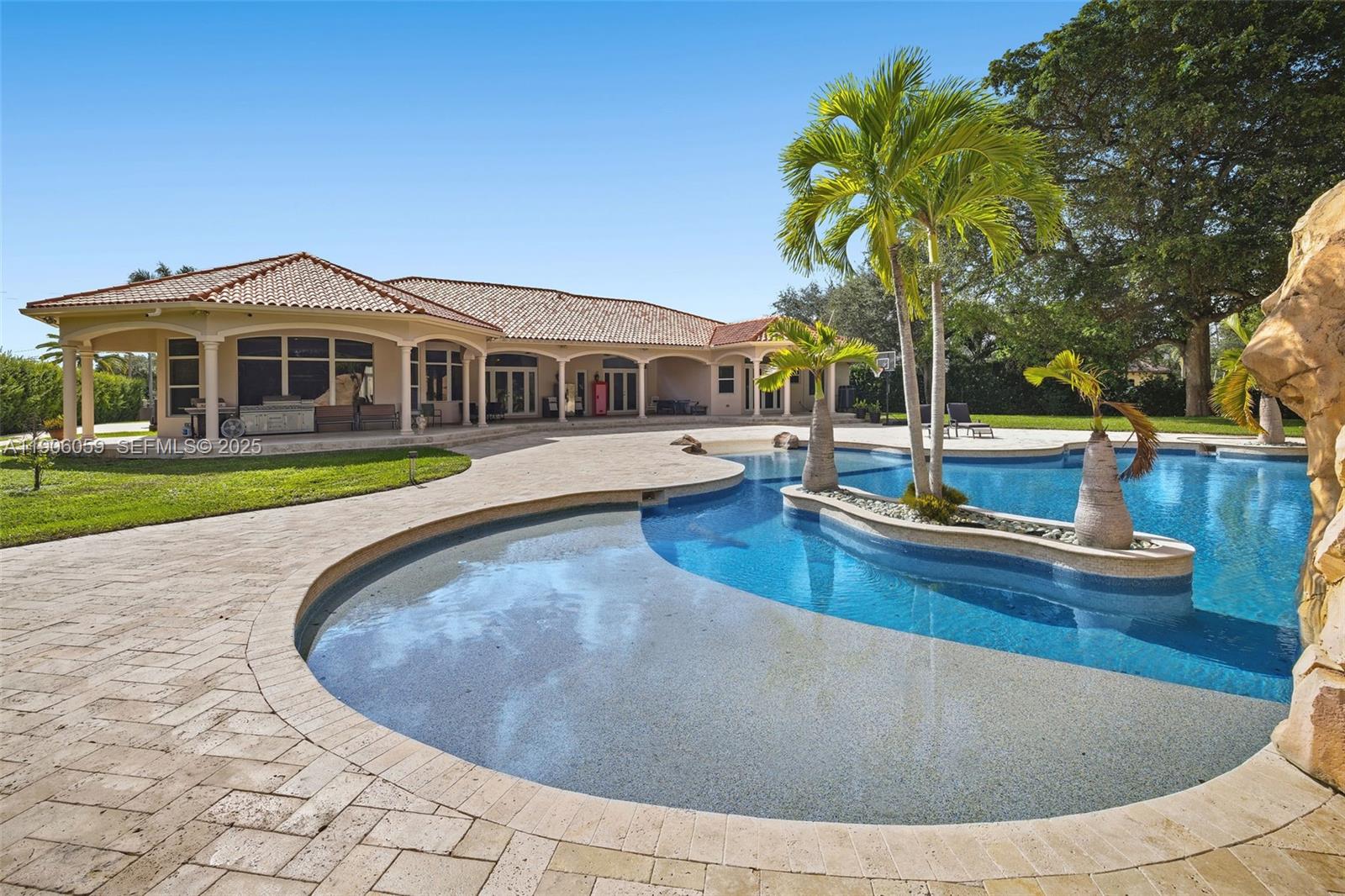 Miami, Florida, 33183, United States, 5 Bedrooms Bedrooms, ,5 BathroomsBathrooms,Residential,For Sale,1998373