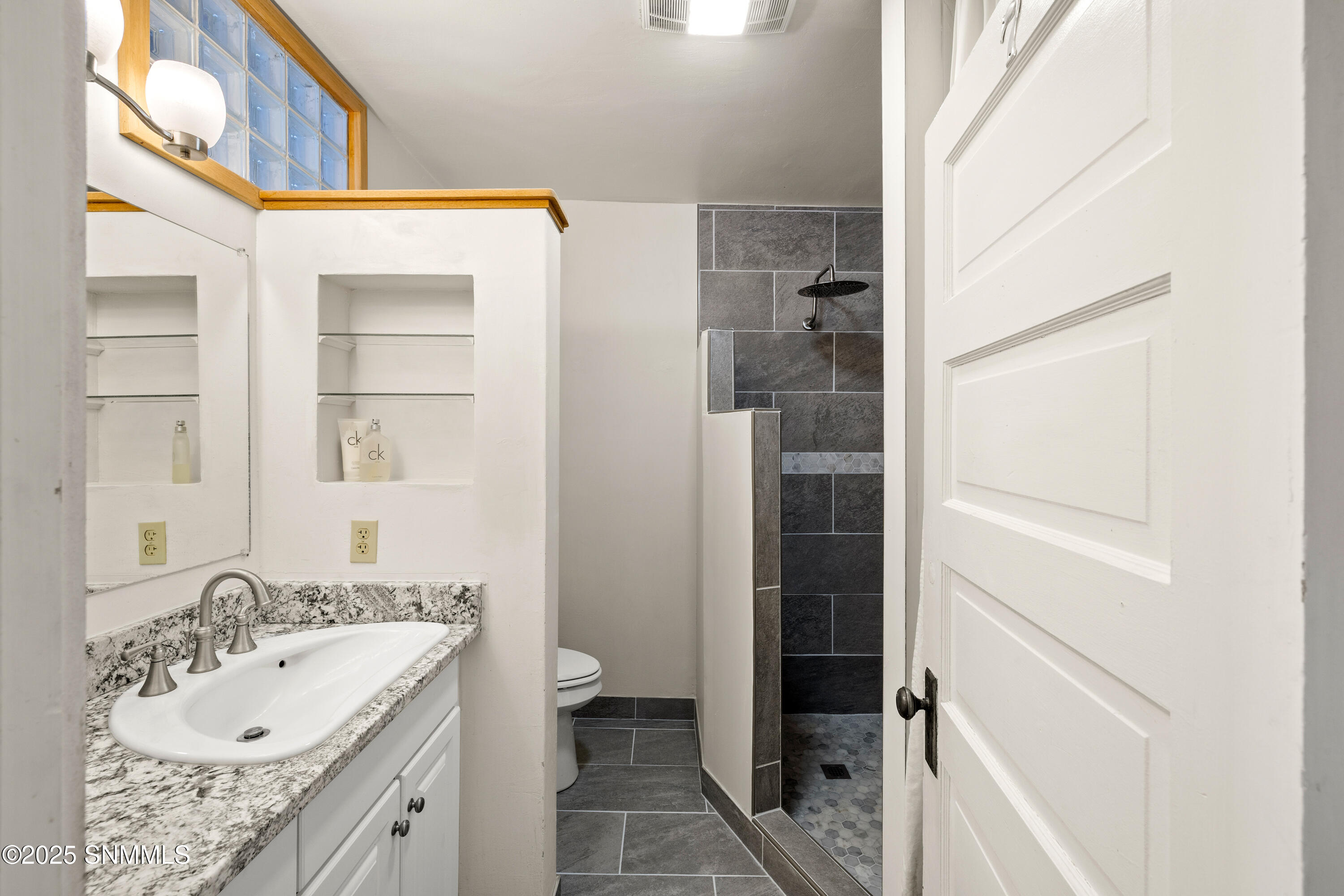 Silver City, New Mexico, 88061, United States, 5 Bedrooms Bedrooms, ,6 BathroomsBathrooms,Residential,For Sale,1986302