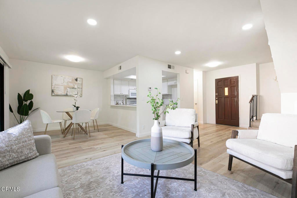 Glendale, California, 91205, United States, 3 Bedrooms Bedrooms, ,2 BathroomsBathrooms,Residential,For Sale,1938623