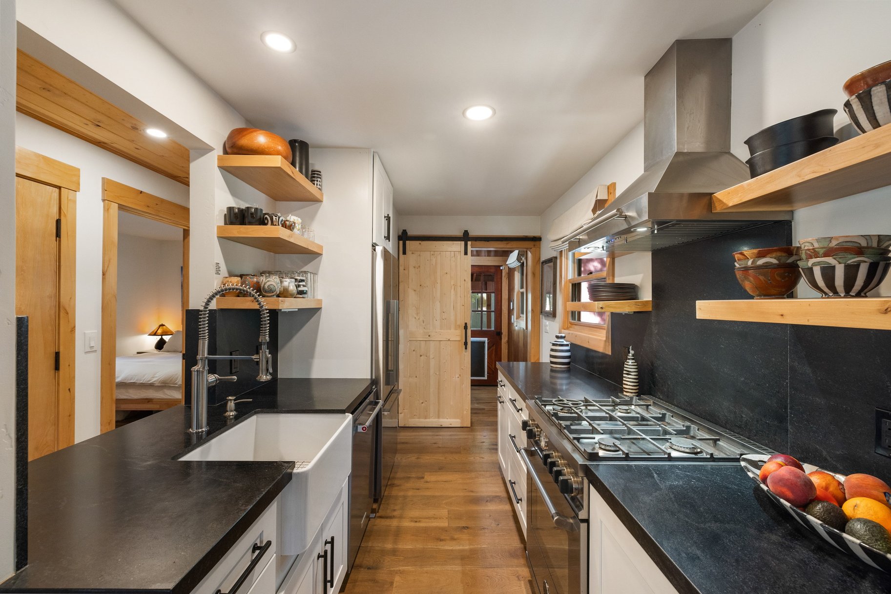  Rare Donner Tract home with private beach and pier access. - 物件實景