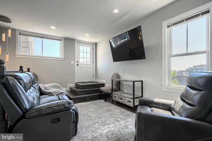 Baltimore, Maryland, 21230, United States, 5 Bedrooms Bedrooms, ,7 BathroomsBathrooms,Residential,For Sale,1920297