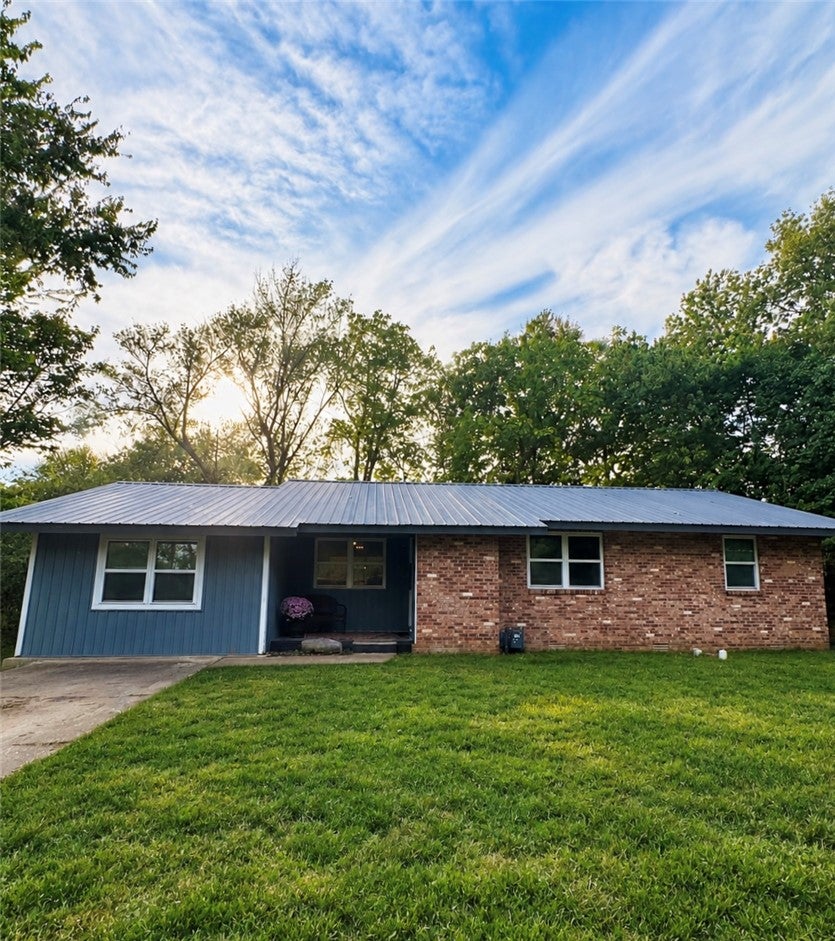 Kennan St, Prairie Grove, AR 72753
