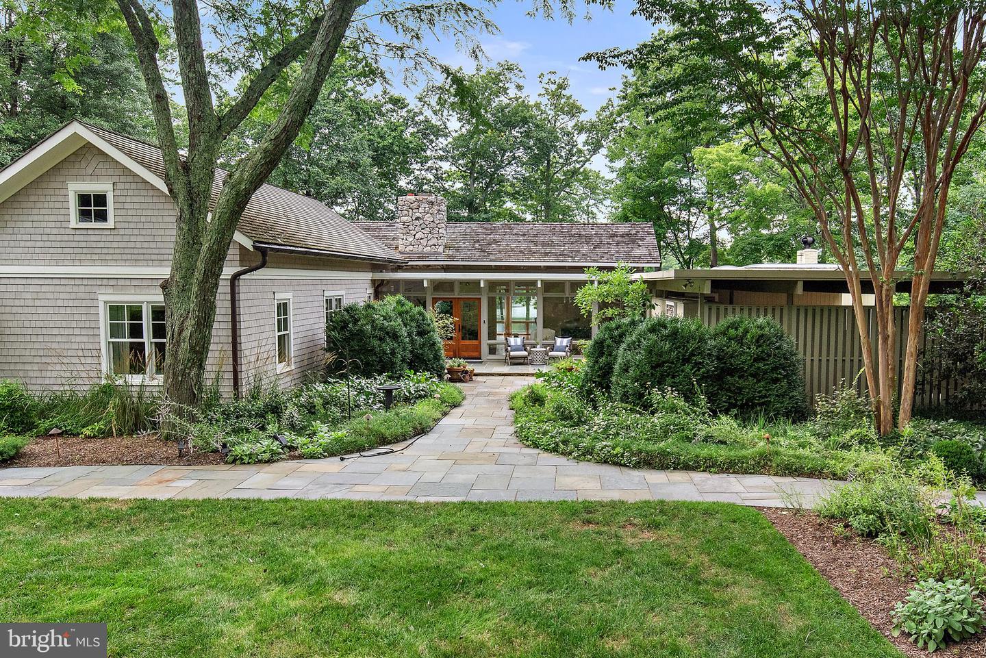 Annapolis, Maryland, 21403, United States, 5 Bedrooms Bedrooms, ,4 BathroomsBathrooms,Residential,For Sale,1895368
