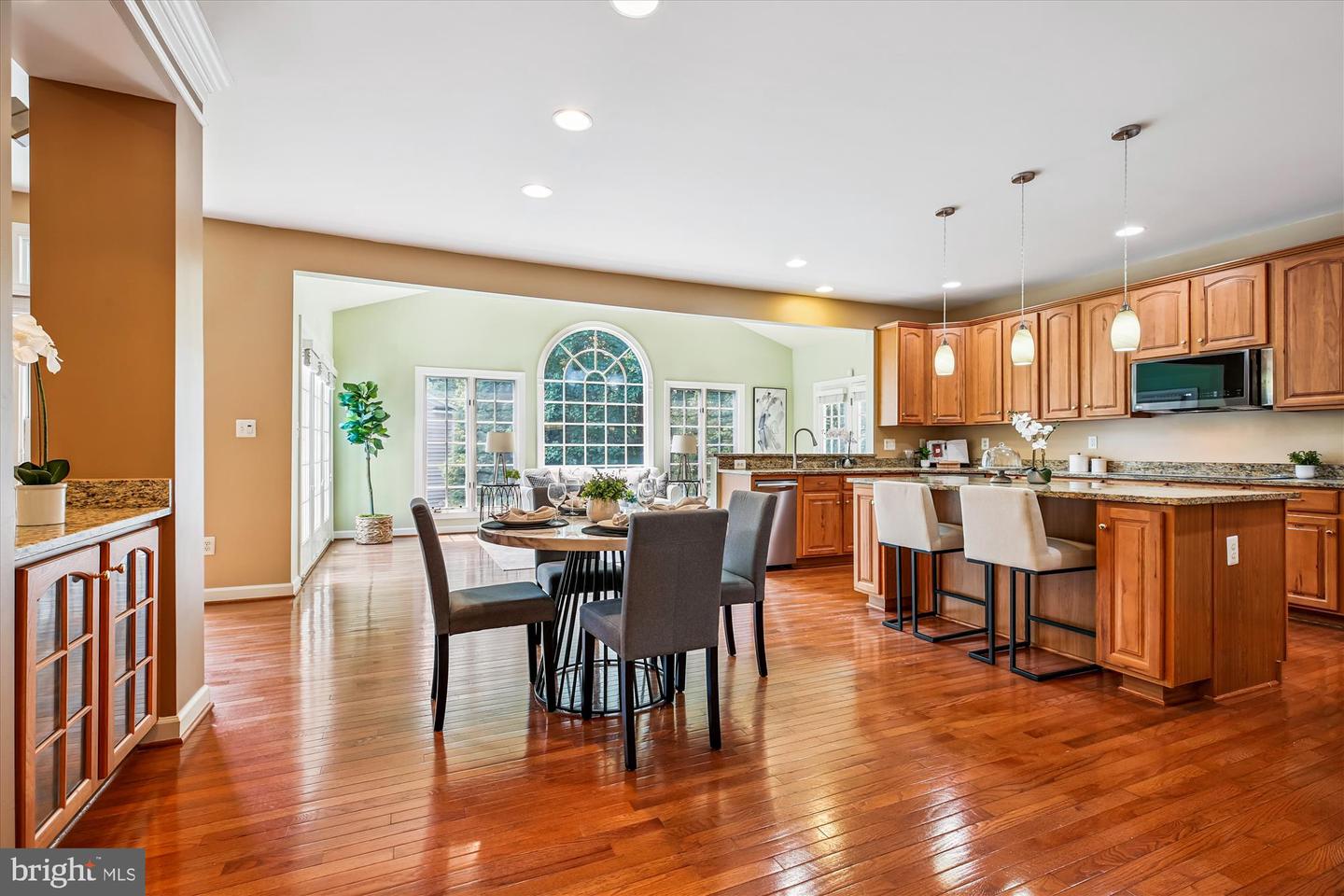 Gaithersburg, Maryland, 20878, United States, 5 Bedrooms Bedrooms, ,5 BathroomsBathrooms,Residential,For Sale,1907649