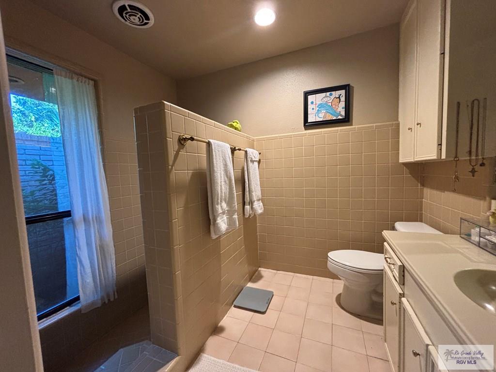 Brownsville, Texas, 78521, United States, 4 Bedrooms Bedrooms, ,4 BathroomsBathrooms,Residential,For Sale,1991275