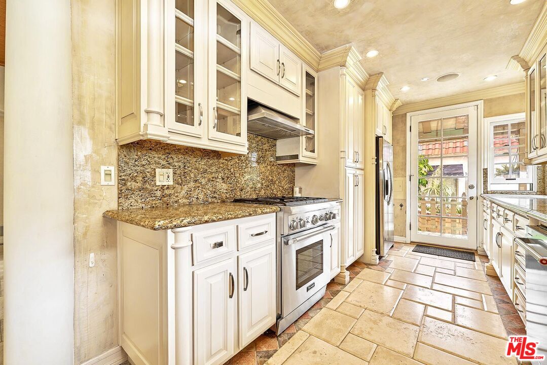 Los Angeles, California, 90004, United States, 4 Bedrooms Bedrooms, ,3 BathroomsBathrooms,Residential,For Sale,1876401