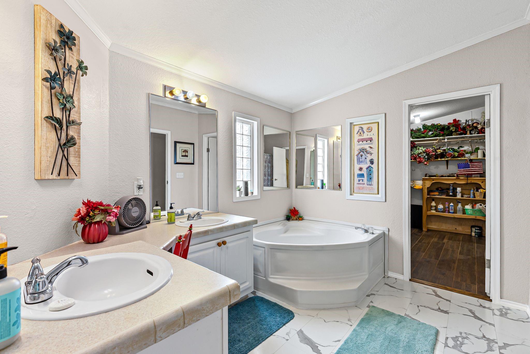 Campbell, Texas, 75422, United States, 4 Bedrooms Bedrooms, ,3 BathroomsBathrooms,Residential,For Sale,1983452