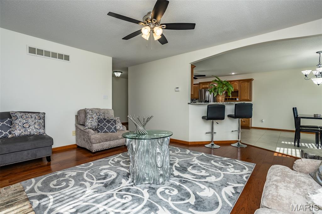 Brighton, Illinois, 62012, United States, 6 Bedrooms Bedrooms, ,4 BathroomsBathrooms,Residential,For Sale,1995743