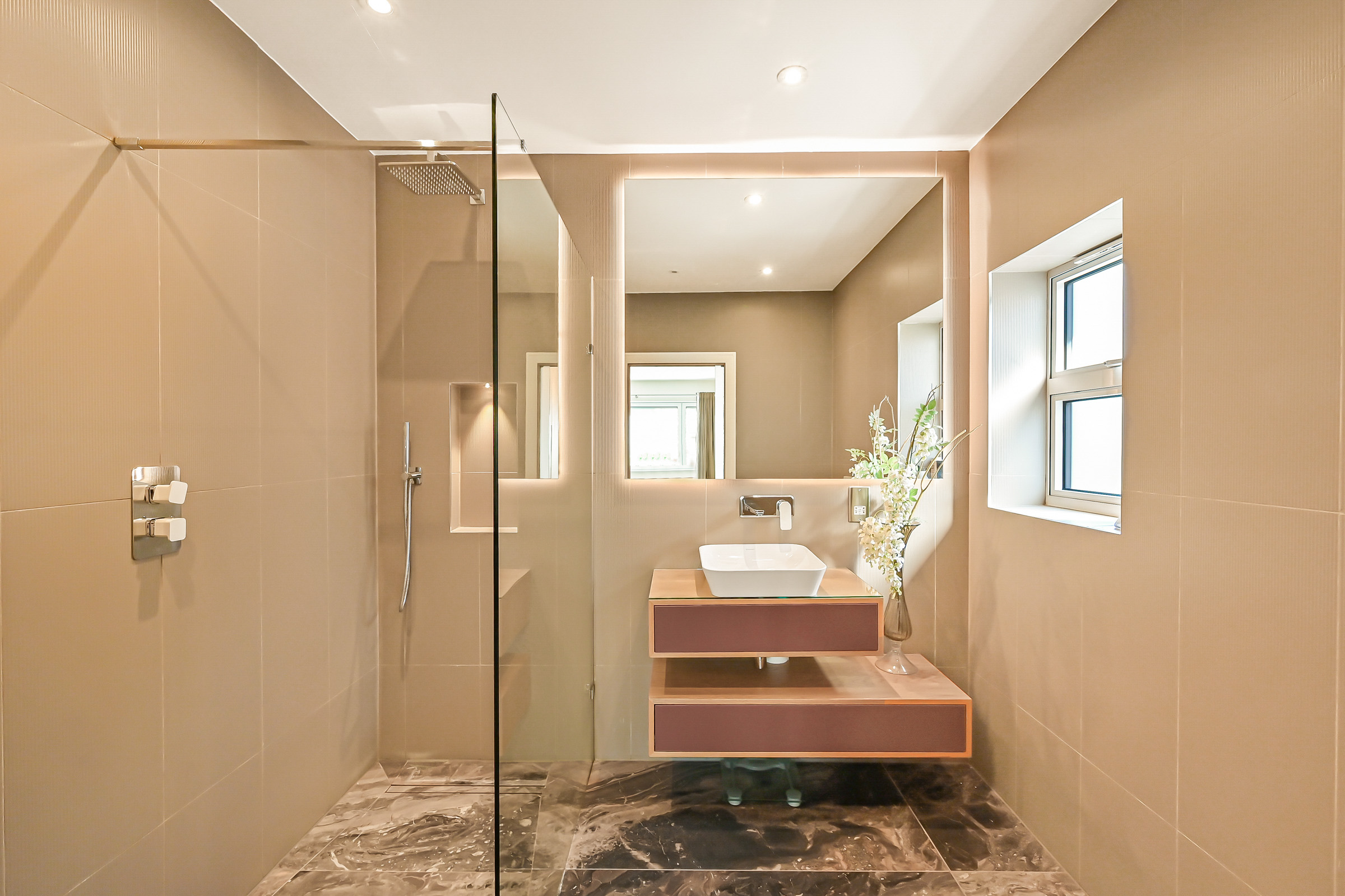  A comprehensively remodelled family house on a private road in Coombe - 物件實景