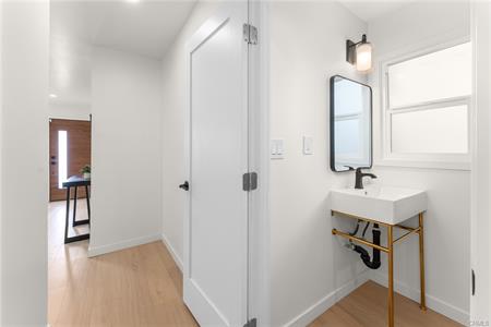 Los Angeles, California, 90066, United States, 2 Bedrooms Bedrooms, ,2 BathroomsBathrooms,Residential,For Sale,1851484