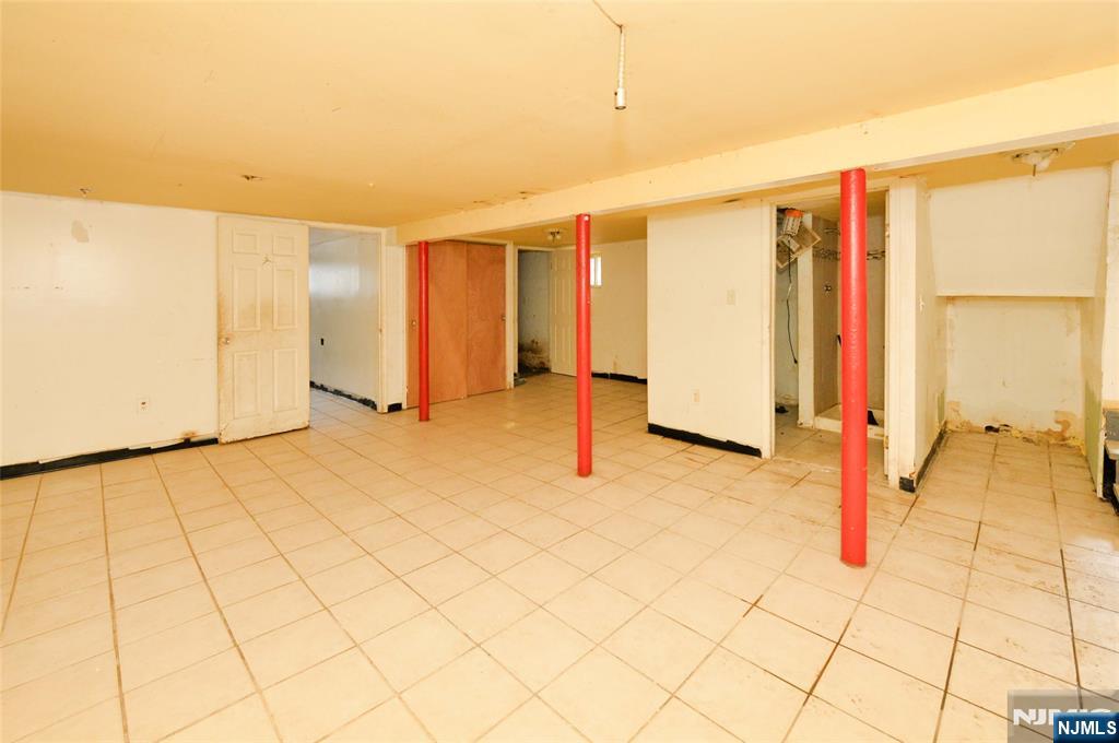 Irvington, New Jersey, 07111, United States, 5 Bedrooms Bedrooms, ,3 BathroomsBathrooms,Residential,For Sale,1885475