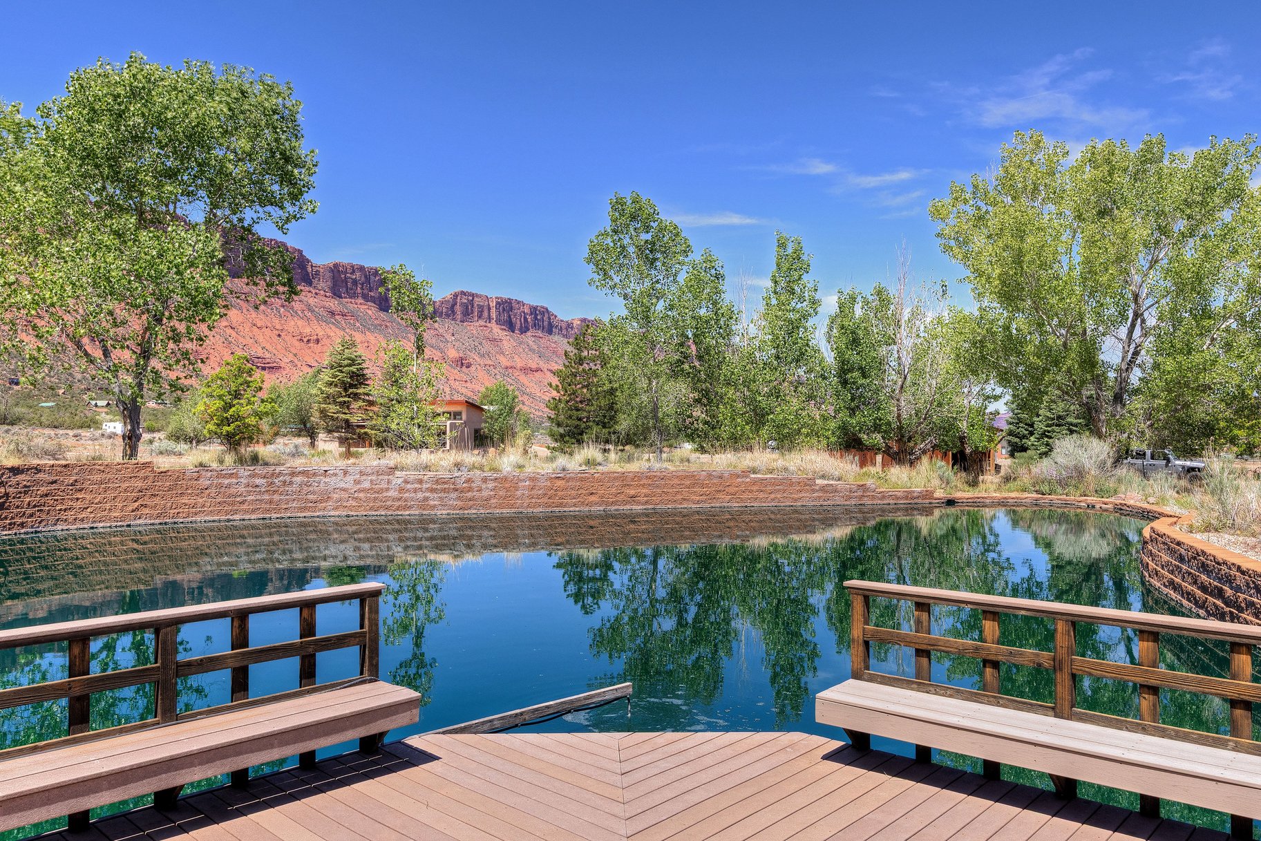  Unique, Custom, Castle Valley Home, Studio With Private Pond - 物件實景
