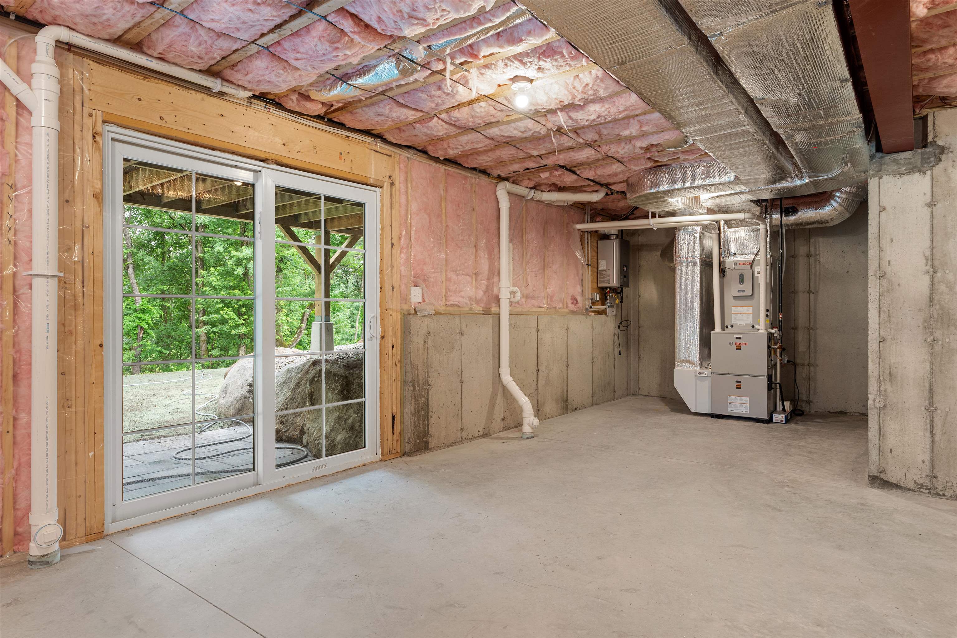 Hooksett, New Hampshire, 03106, United States, 4 Bedrooms Bedrooms, ,3 BathroomsBathrooms,Residential,For Sale,1895985