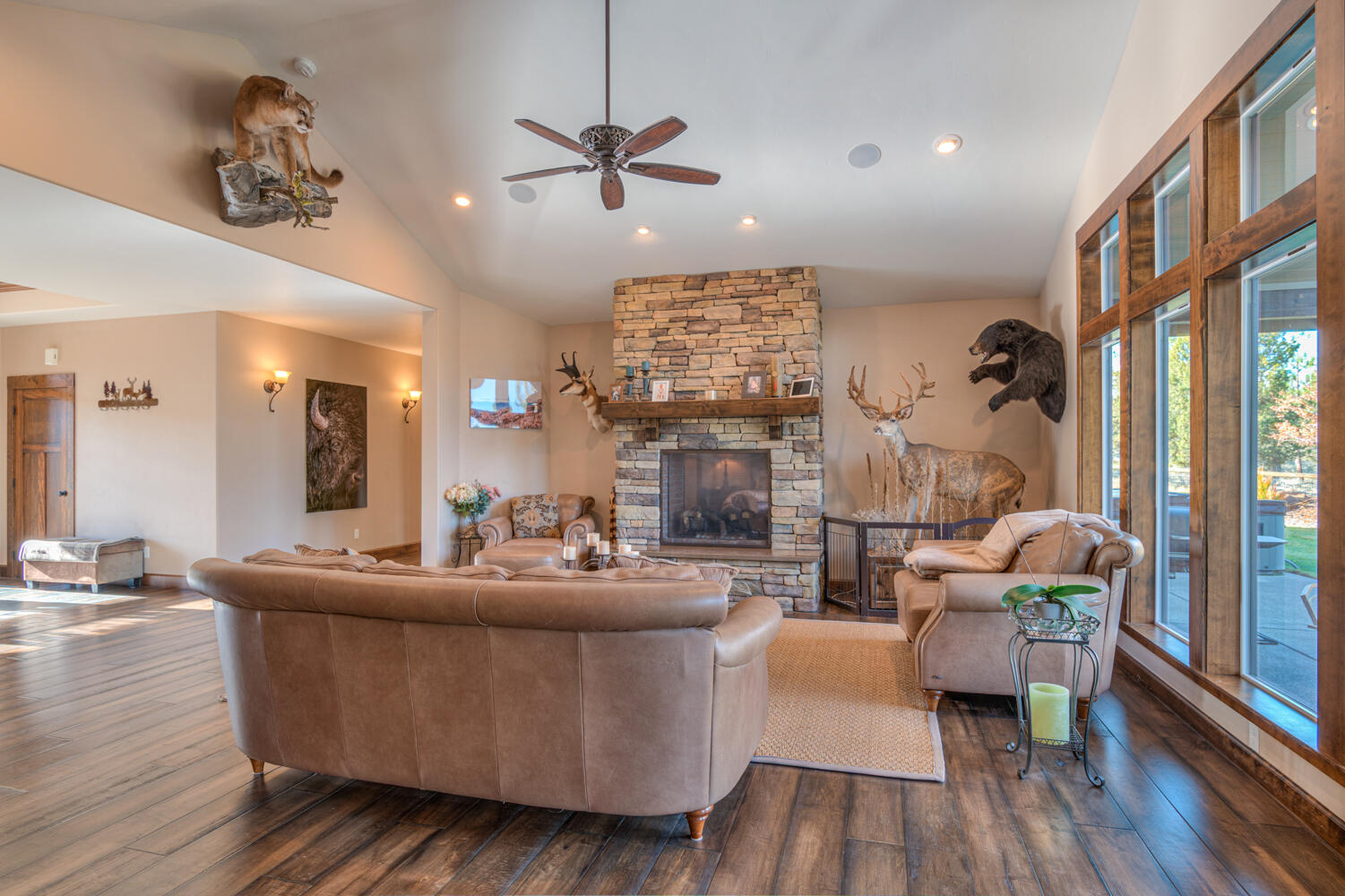 Bend, Oregon, 97703, United States, 3 Bedrooms Bedrooms, ,3 BathroomsBathrooms,Residential,For Sale,1984485