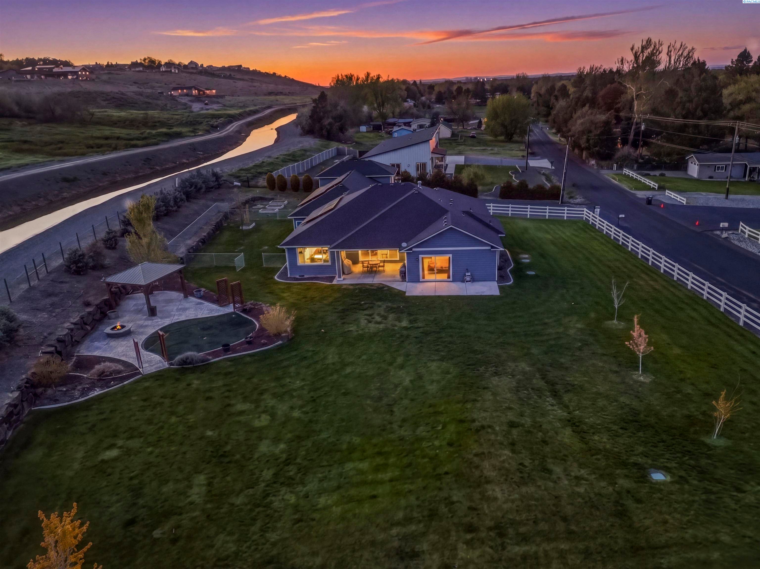West Richland, Washington, 99353, United States, 3 Bedrooms Bedrooms, ,3 BathroomsBathrooms,Residential,For Sale,2038482