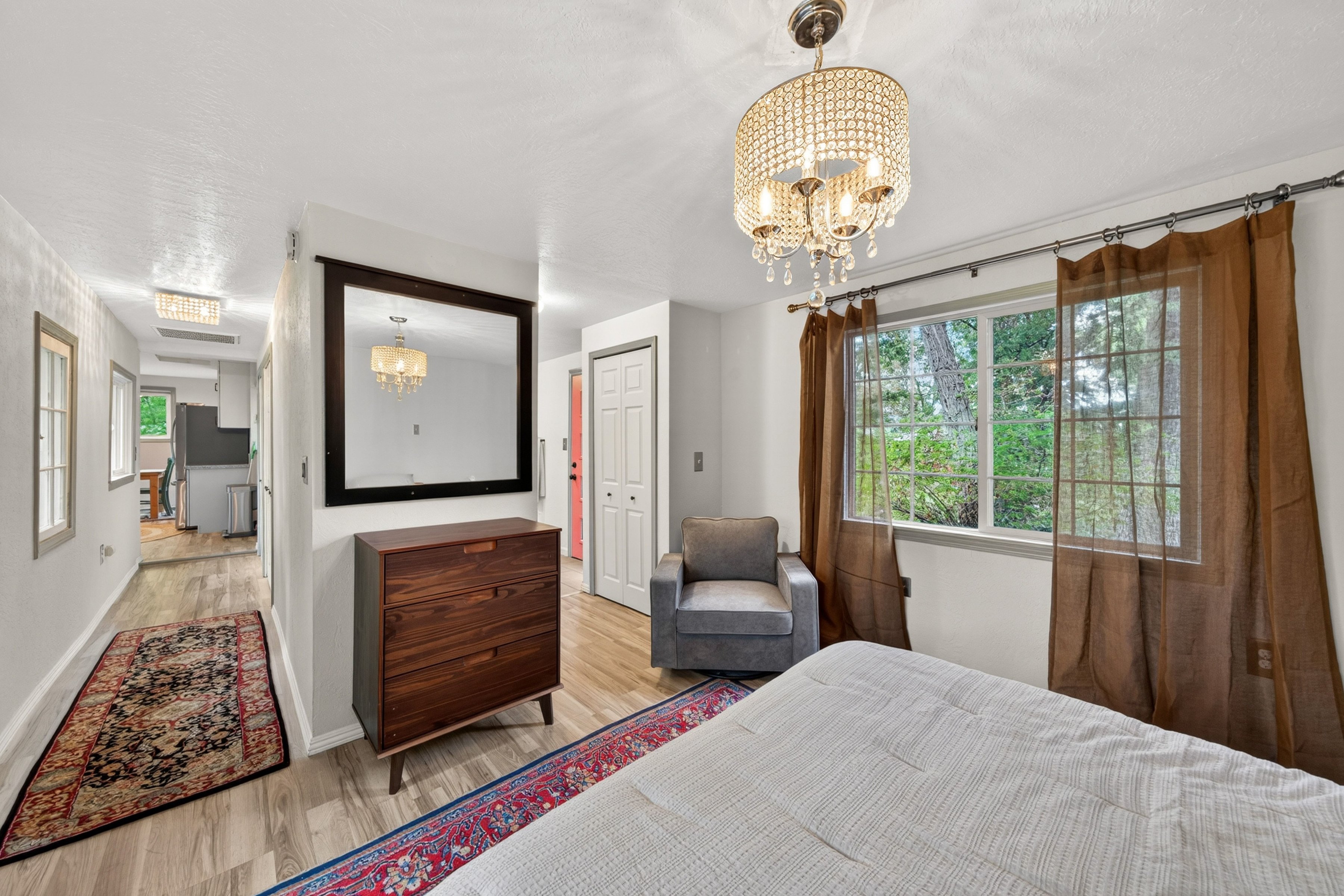  Historic home with 2 guest homes on 1.24 acres with a pool - 物件實景