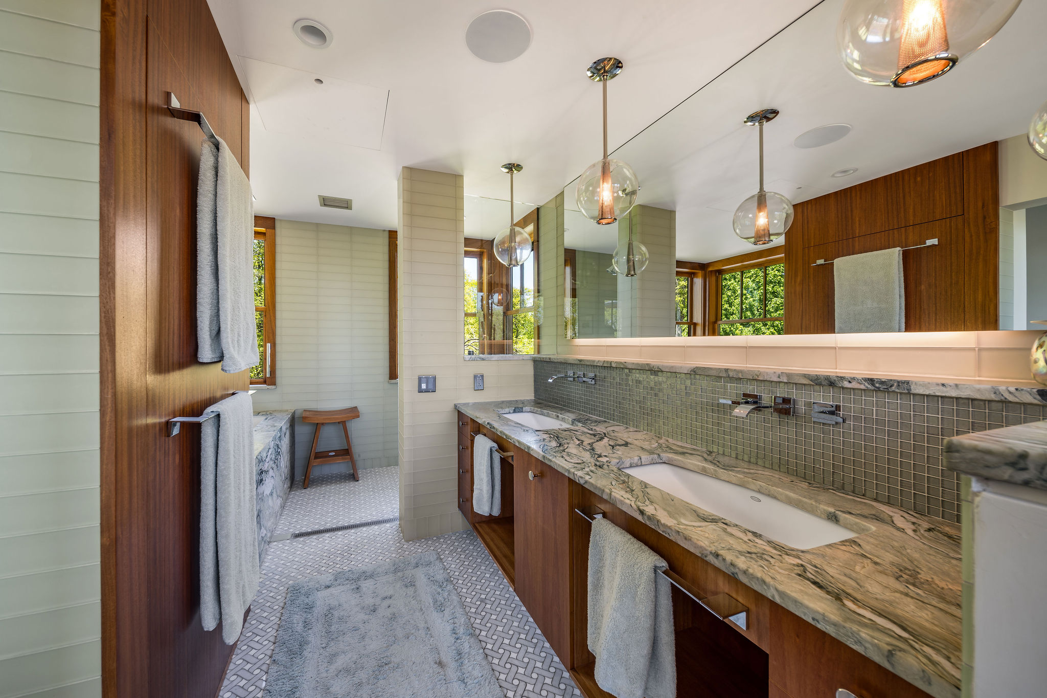  Majestically set on 15.22 Private Acres Overlooking The River - 物件實景