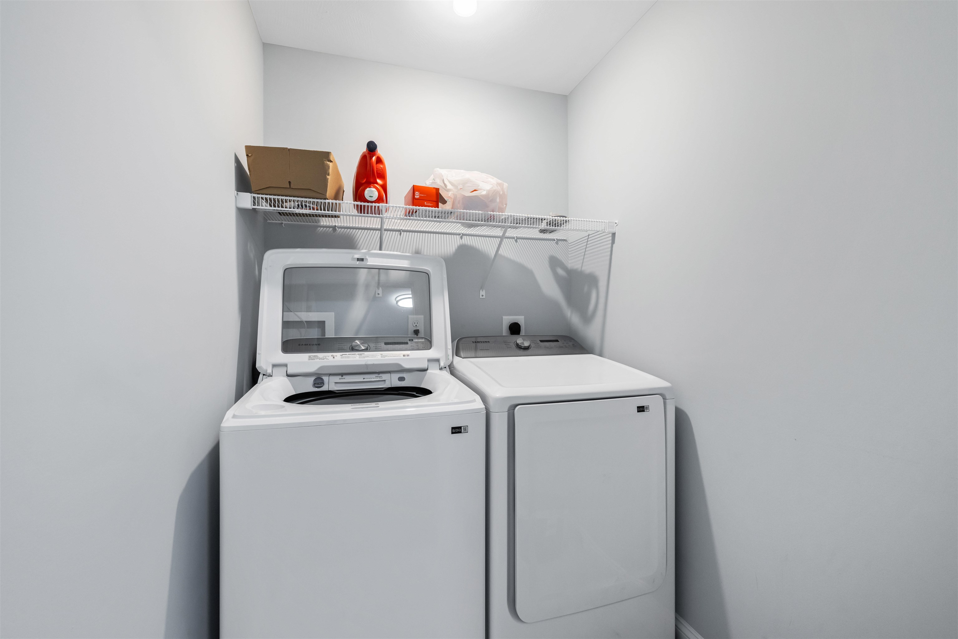 Hudson, New Hampshire, 03051, United States, 3 Bedrooms Bedrooms, ,2 BathroomsBathrooms,Residential,For Sale,1990943