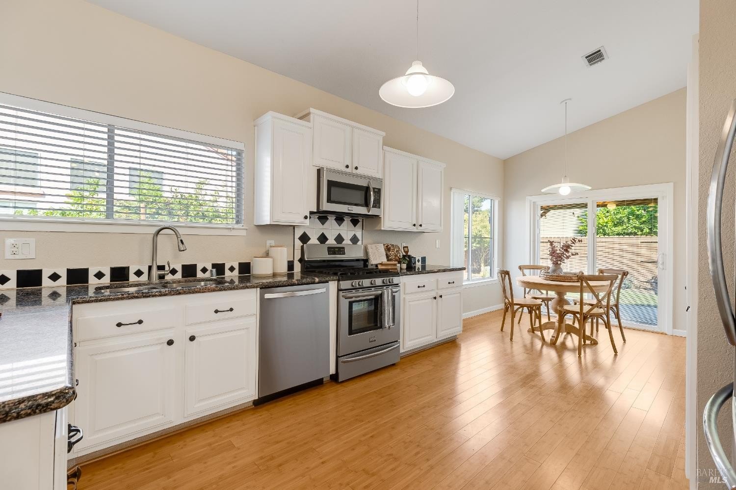 Vacaville, California, 95687, United States, 3 Bedrooms Bedrooms, ,2 BathroomsBathrooms,Residential,For Sale,1932568