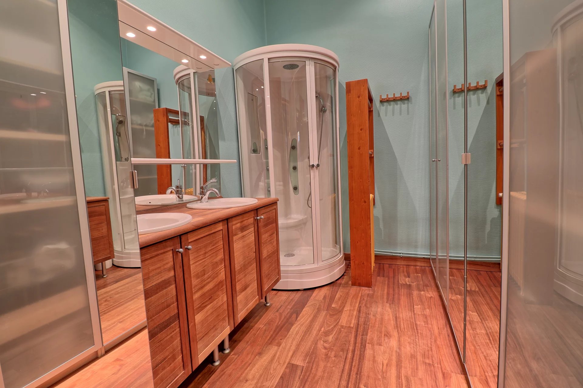 Lyon 4ème, Auvergne-Rhône-Alpes, 69004, FR, 4 Bedrooms Bedrooms, ,1 BathroomBathrooms,Residential,For Sale,2003145