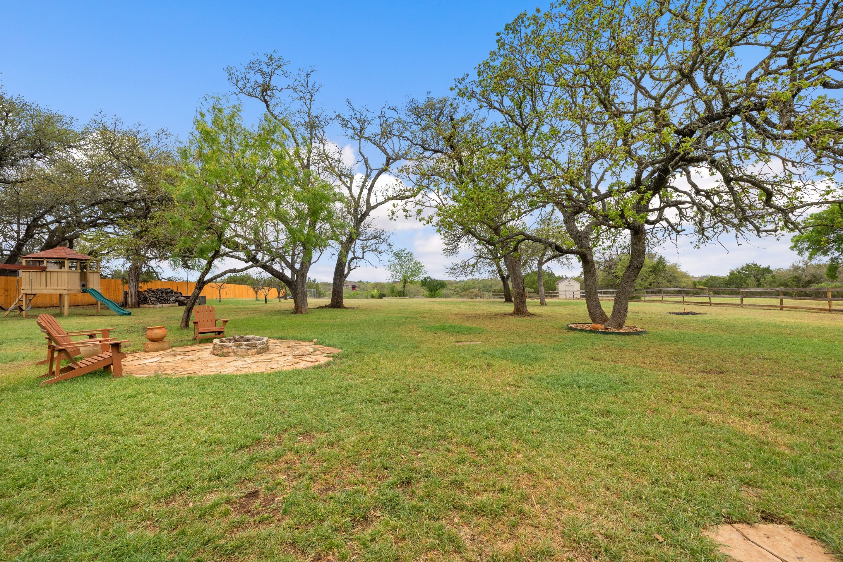  744 Bartlett Drive West - 物件實景