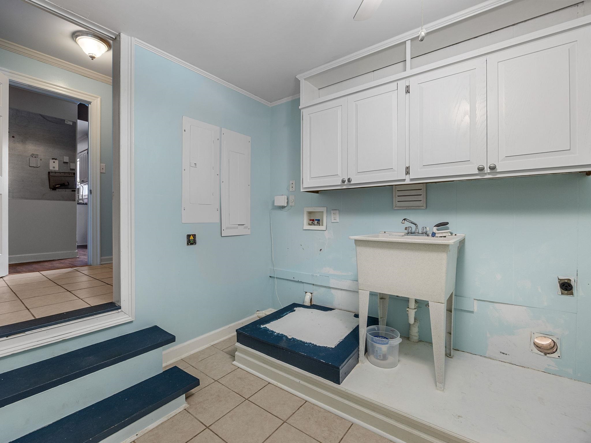 Spartanburg, South Carolina, 29301, United States, 4 Bedrooms Bedrooms, ,3 BathroomsBathrooms,Residential,For Sale,1947745