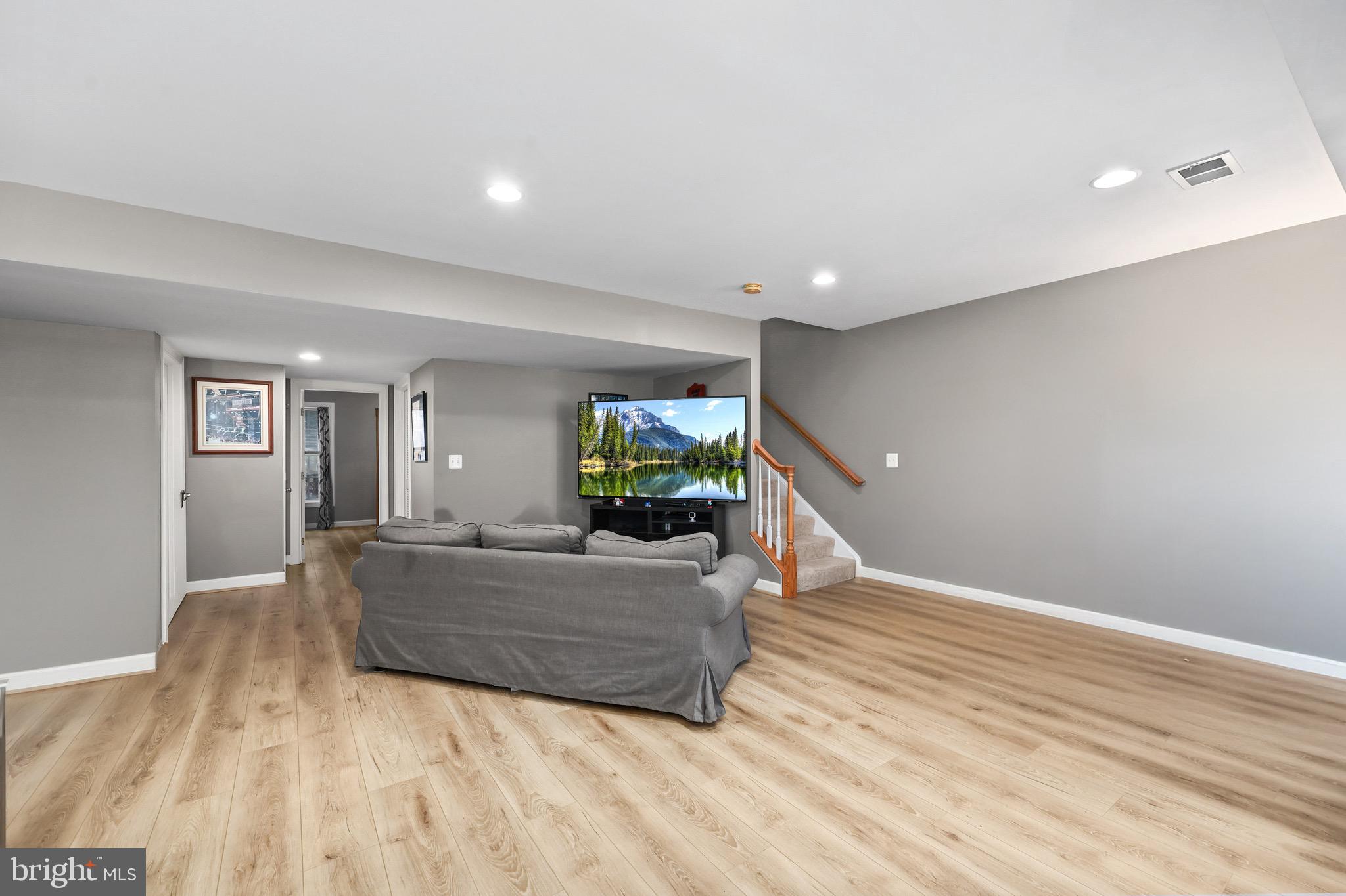 Woodbridge, Virginia, 22192, United States, 4 Bedrooms Bedrooms, ,4 BathroomsBathrooms,Residential,For Sale,2006181