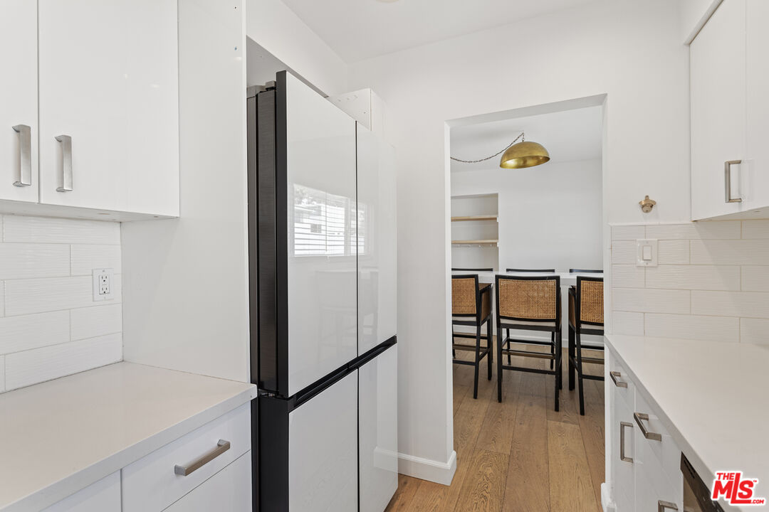 Los Angeles, California, 90046, United States, 3 Bedrooms Bedrooms, ,3 BathroomsBathrooms,Residential,For Sale,1989732