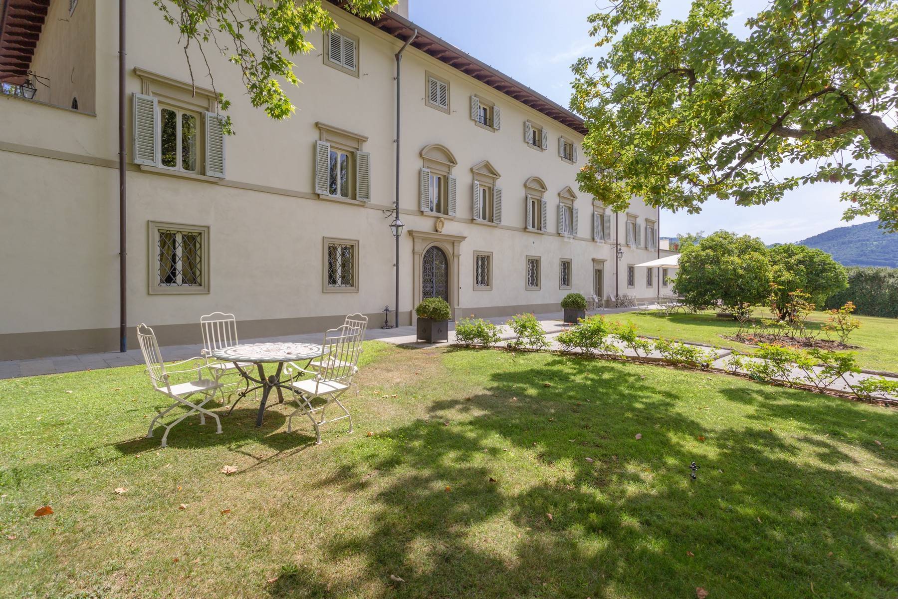  Prestigious luxury villa between Forte dei Marmi and Florence - 物件實景