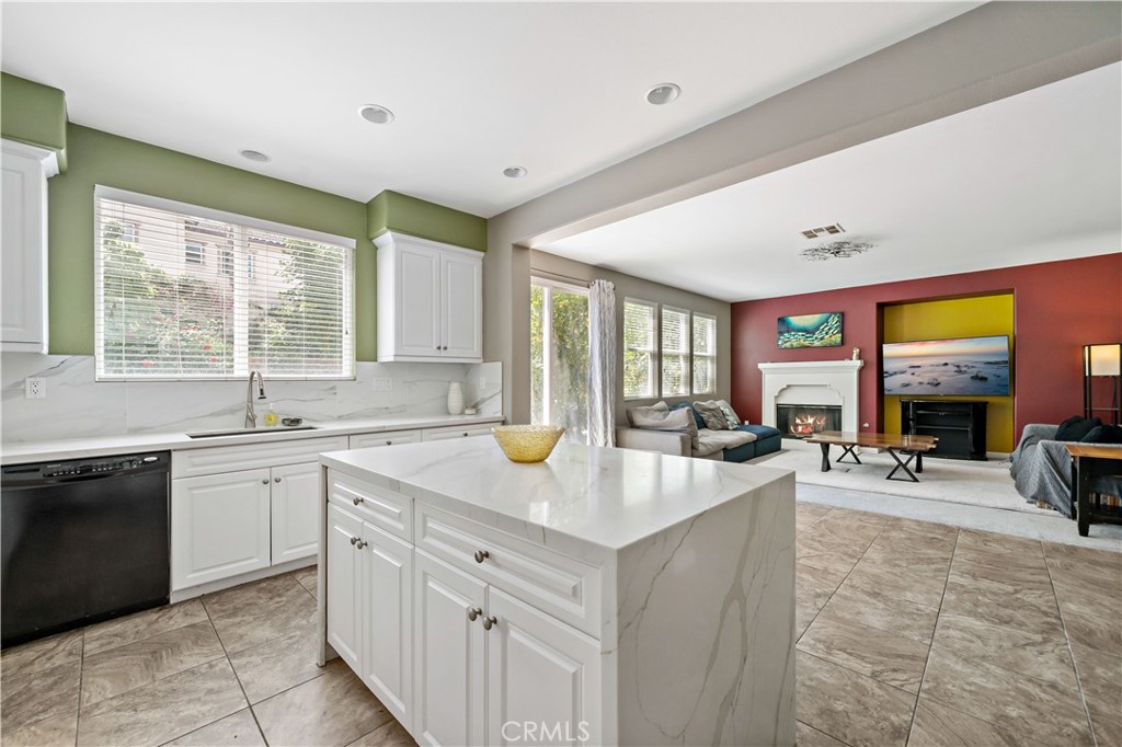 Lake Elsinore, California, 92530, United States, 5 Bedrooms Bedrooms, ,3 BathroomsBathrooms,Residential,For Sale,1881678
