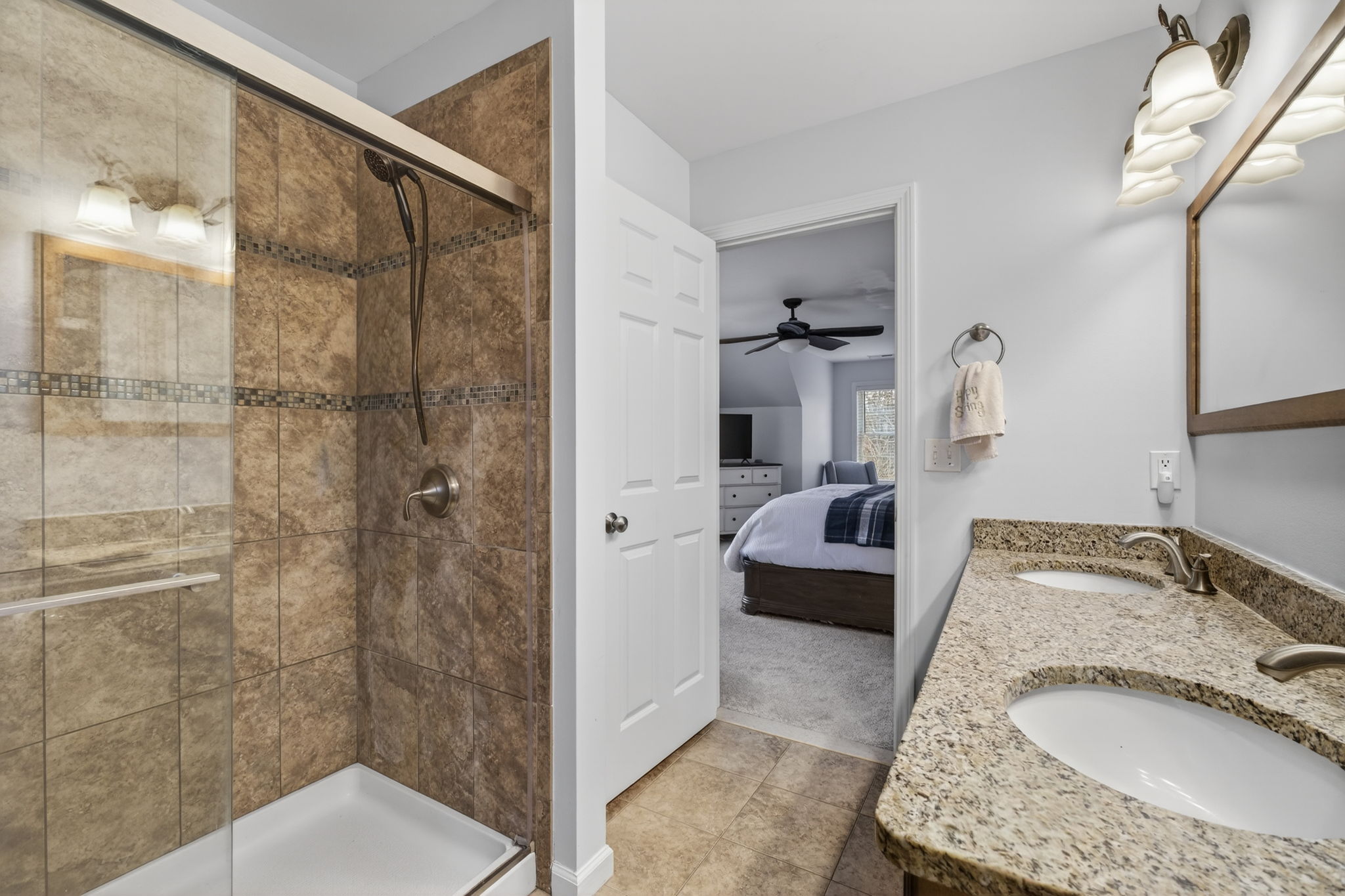  Stylish Cape  Home Offers a Charming Open Concept - 物件實景