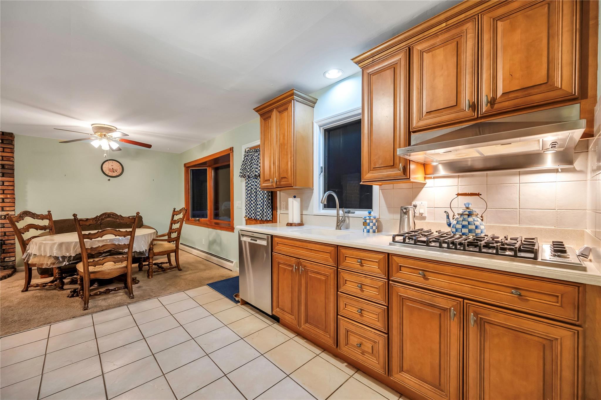 Hauppauge, New York, 11788, United States, 4 Bedrooms Bedrooms, ,2 BathroomsBathrooms,Residential,For Sale,1714342