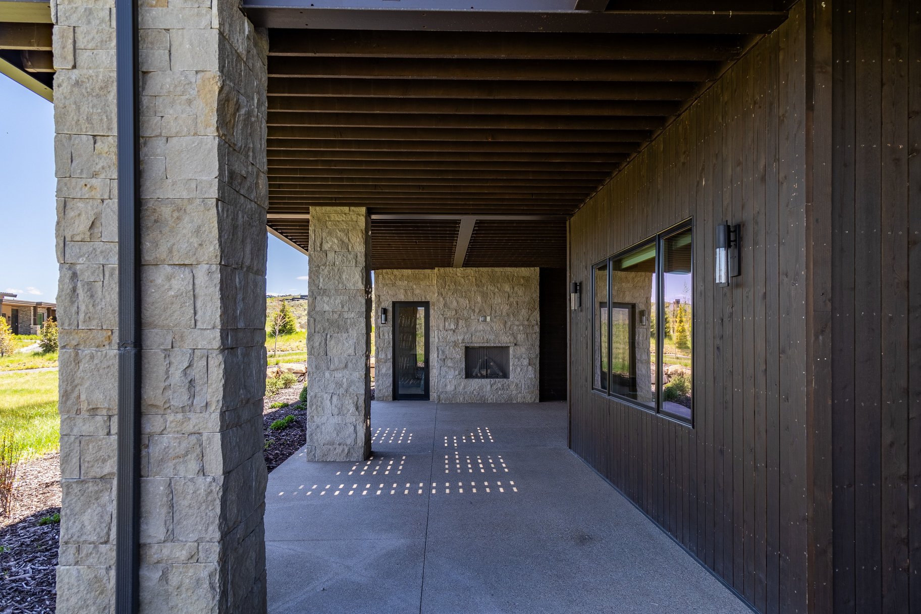  Beautiful Modern Custom Home with Rock Cliff Views at Victory Ranch - 物件實景